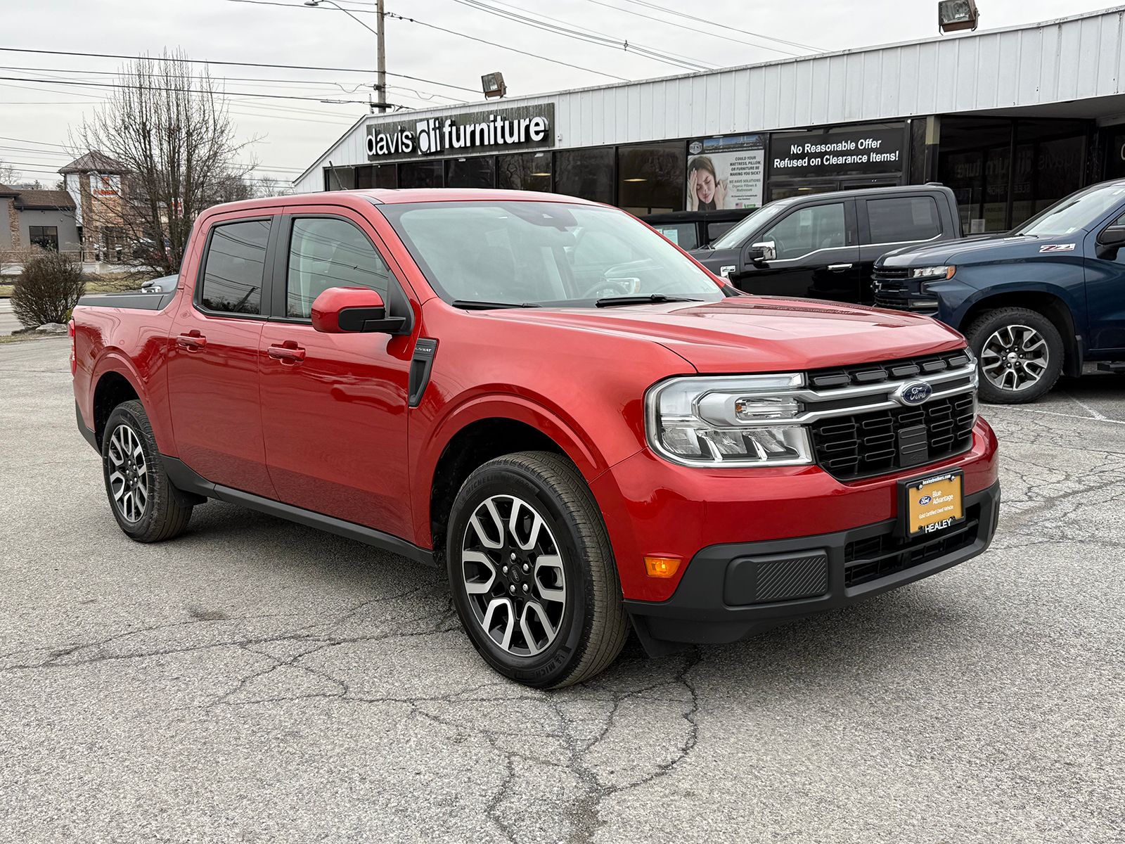 Photo view of 2022 Ford Maverick in Red