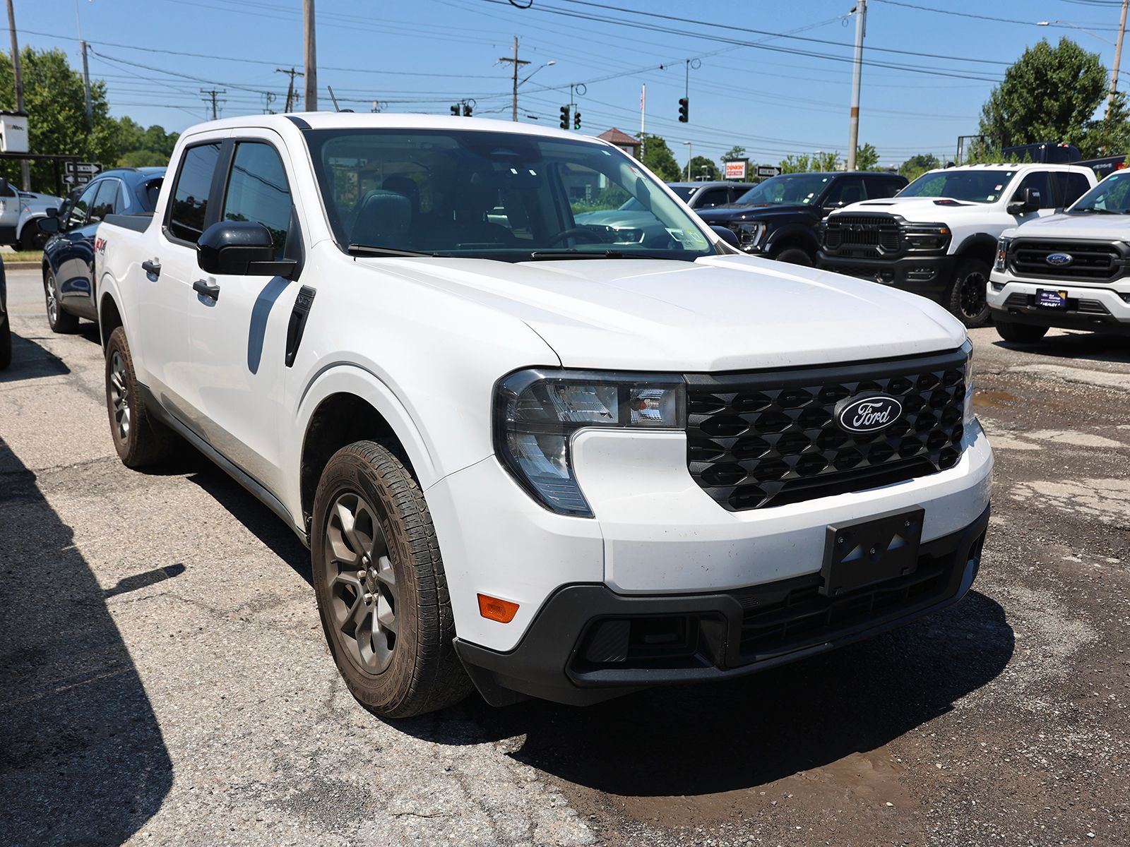 Photo view of 2025 Ford Maverick in White