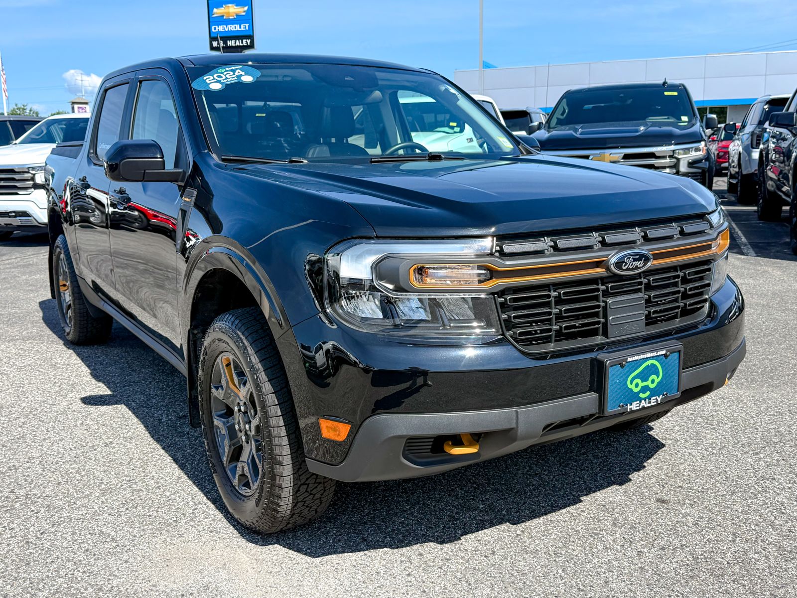 Photo view of 2024 Ford Maverick in Black