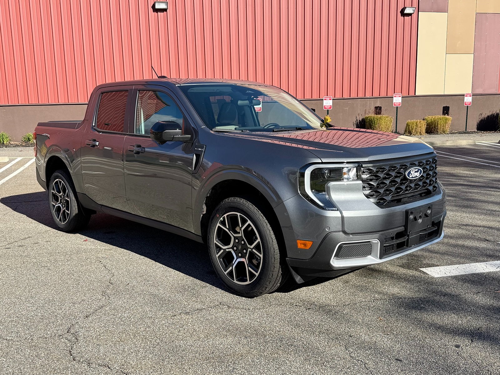 Photo view of 2025 Ford Maverick in Gray