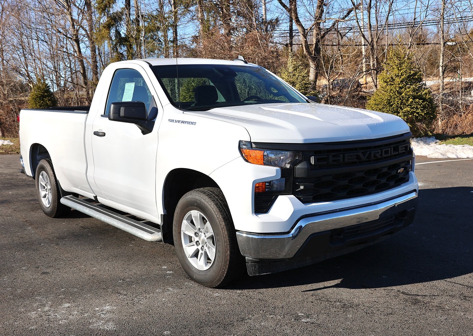 Photo view of 2024 Chevrolet Silverado 1500 in White