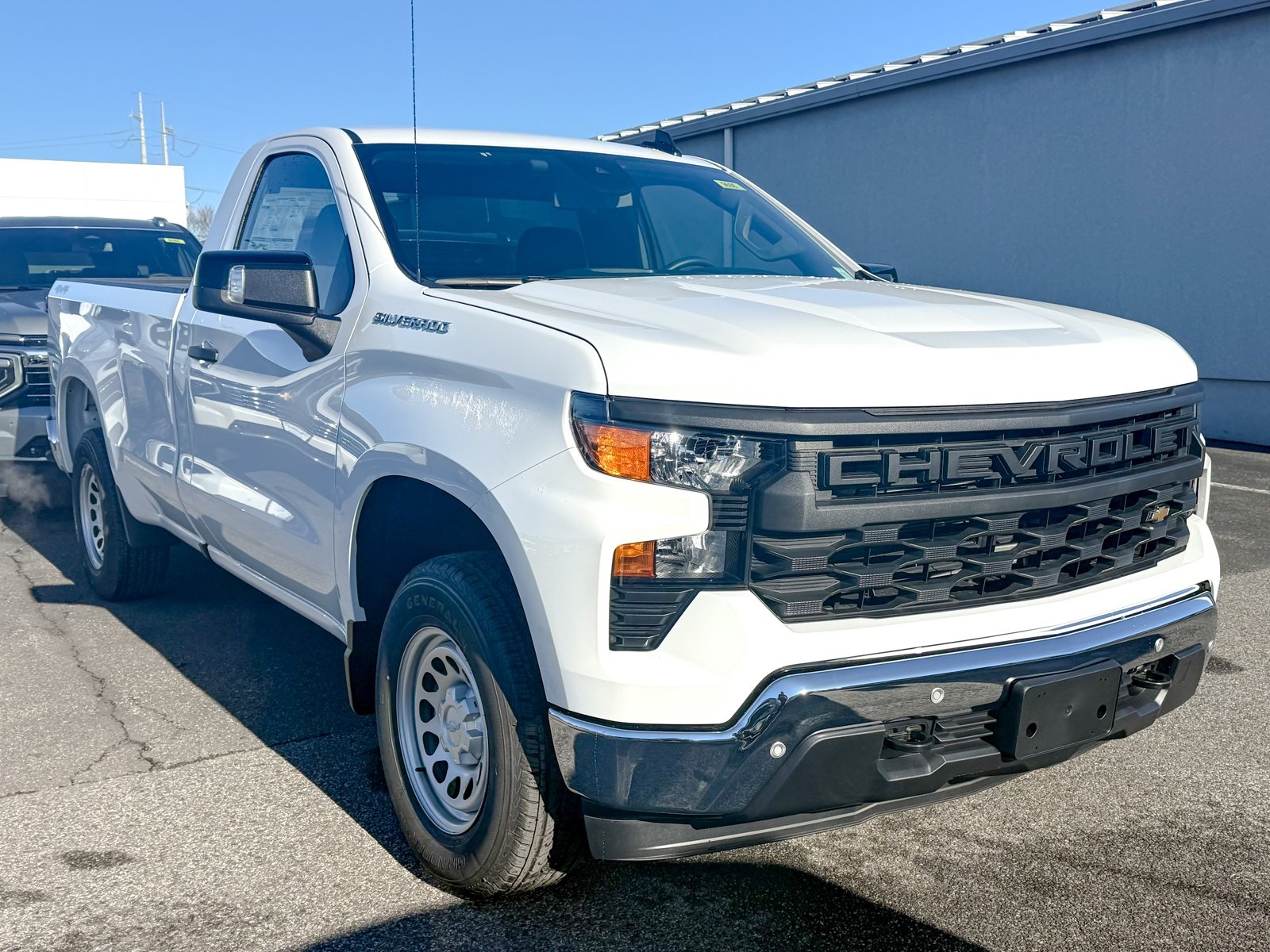 Photo view of 2026 Chevrolet Silverado 1500 in White