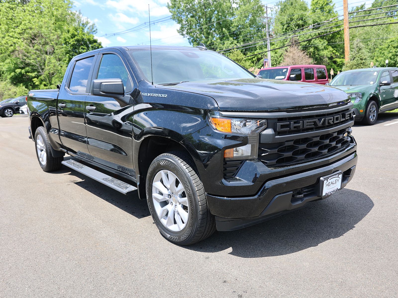 Photo view of 2023 Chevrolet Silverado 1500 in Black
