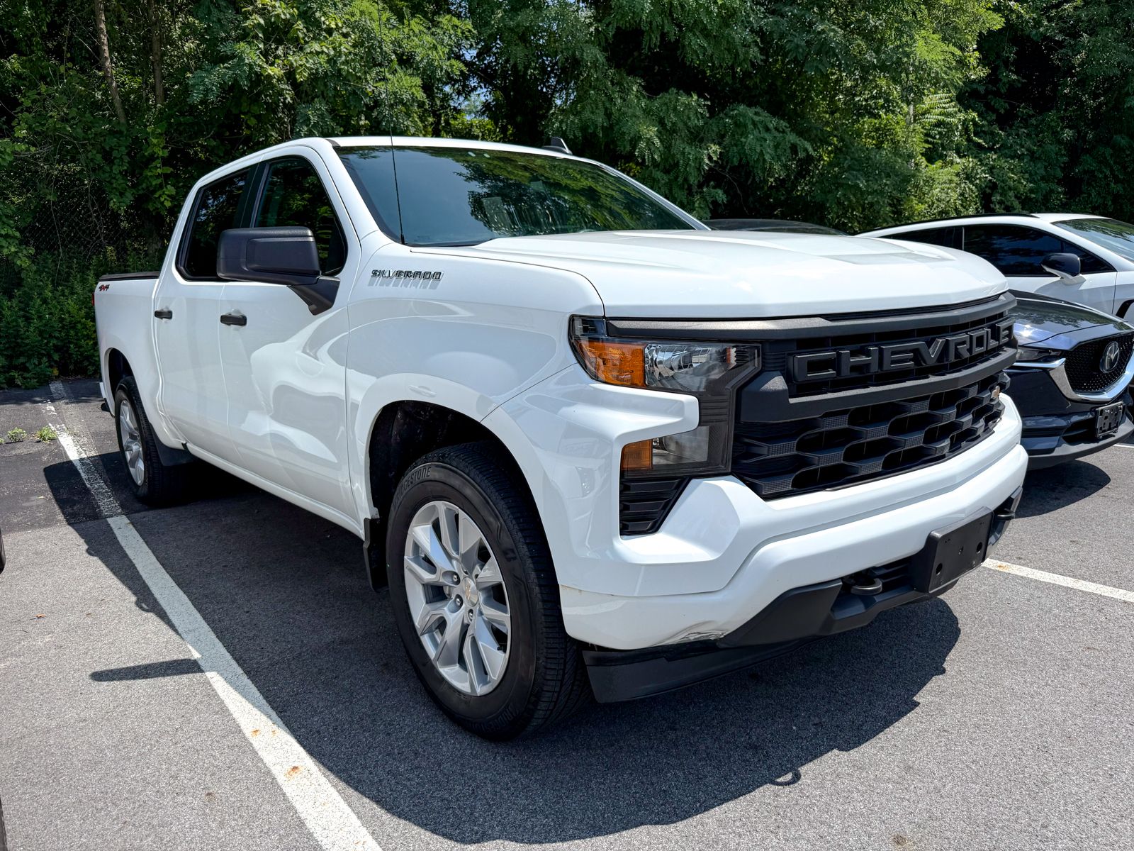 Photo view of 2023 Chevrolet Silverado 1500 in White