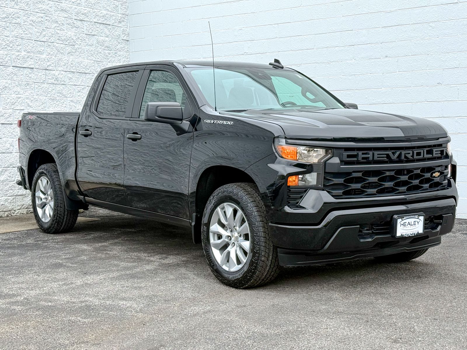 Photo view of 2023 Chevrolet Silverado 1500 in Black