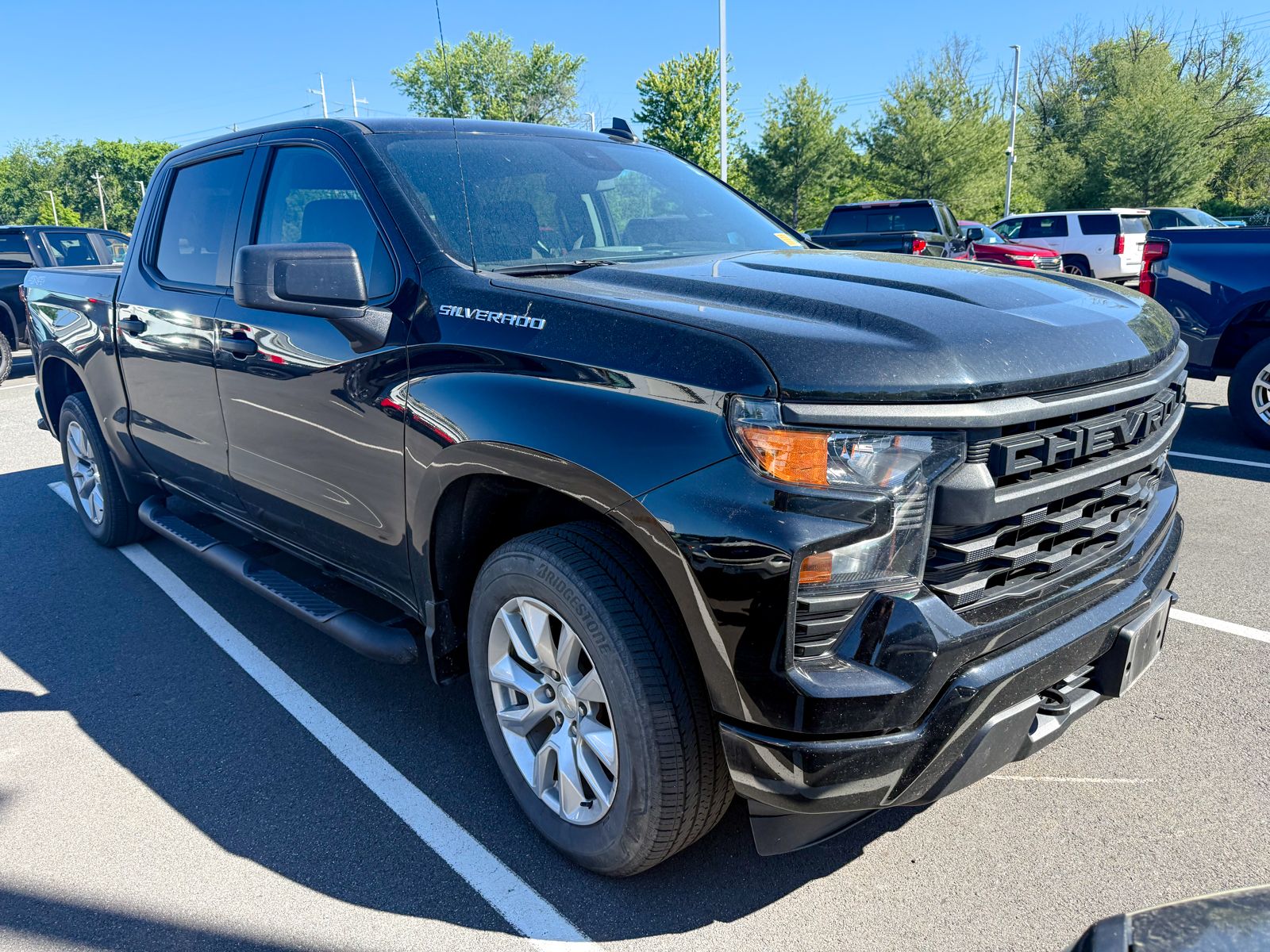 Photo view of 2023 Chevrolet Silverado 1500 in Black
