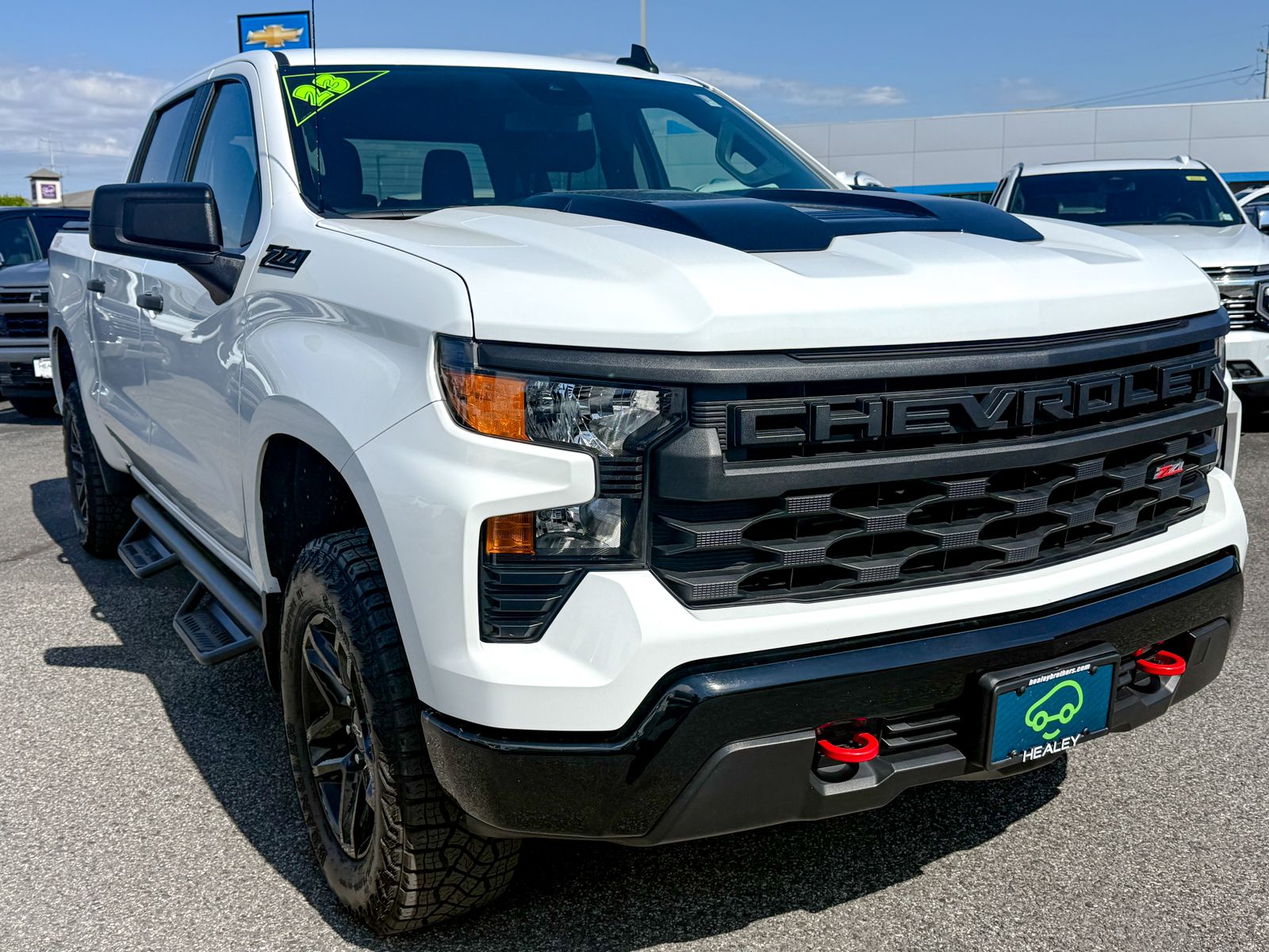 Photo view of 2023 Chevrolet Silverado 1500 in White