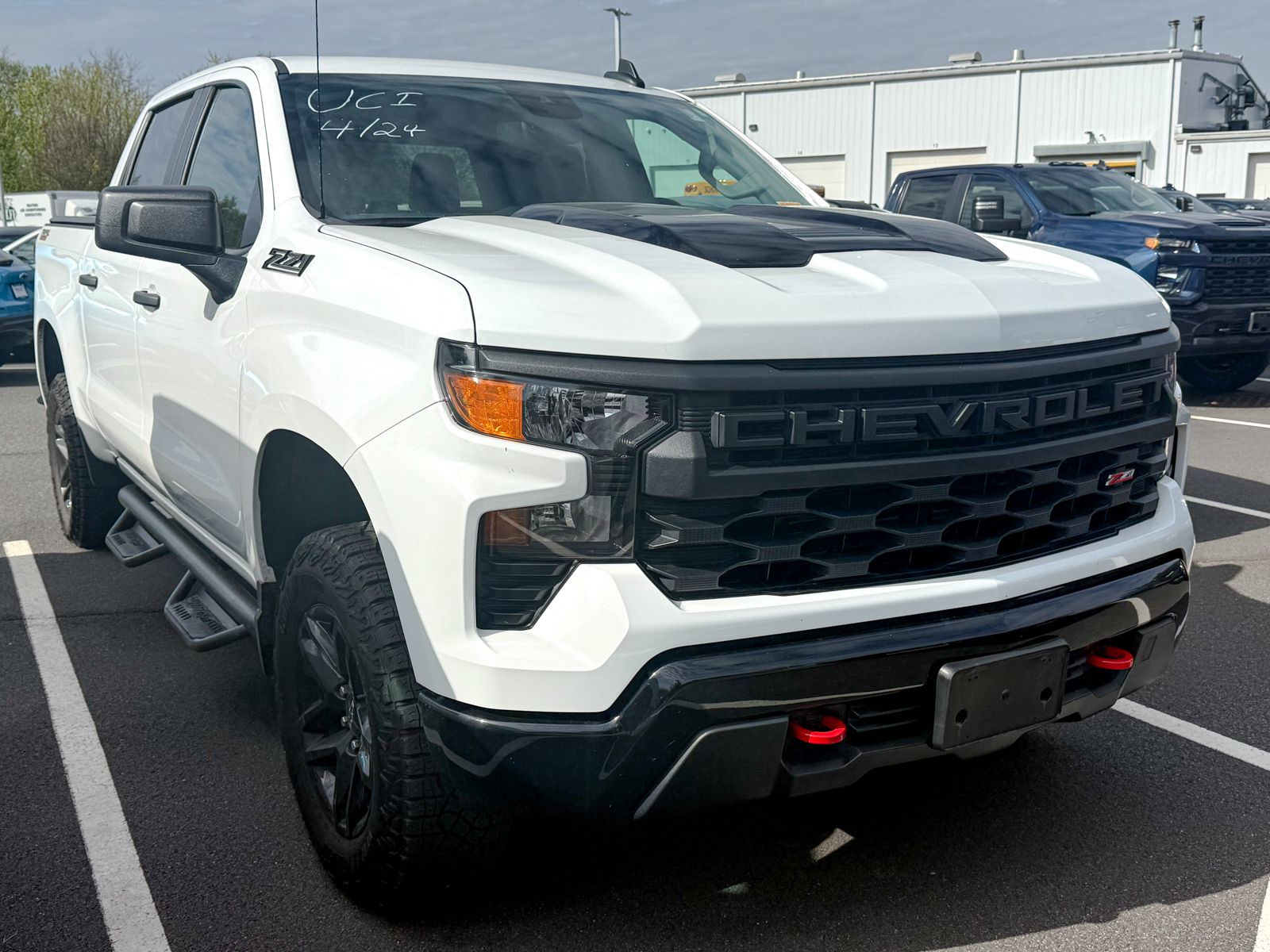 Photo view of 2023 Chevrolet Silverado 1500 in White