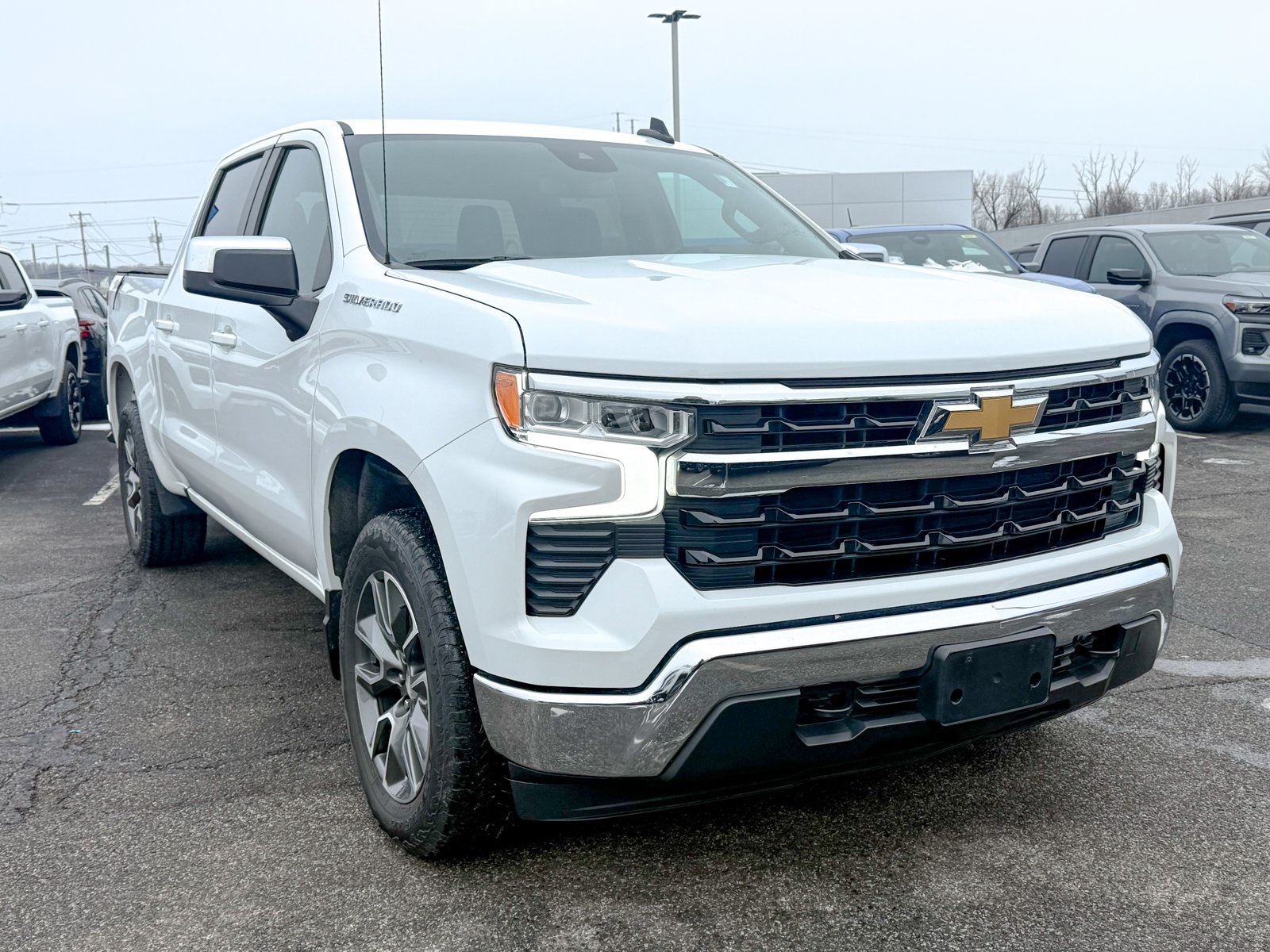 Photo view of 2023 Chevrolet Silverado 1500 in White