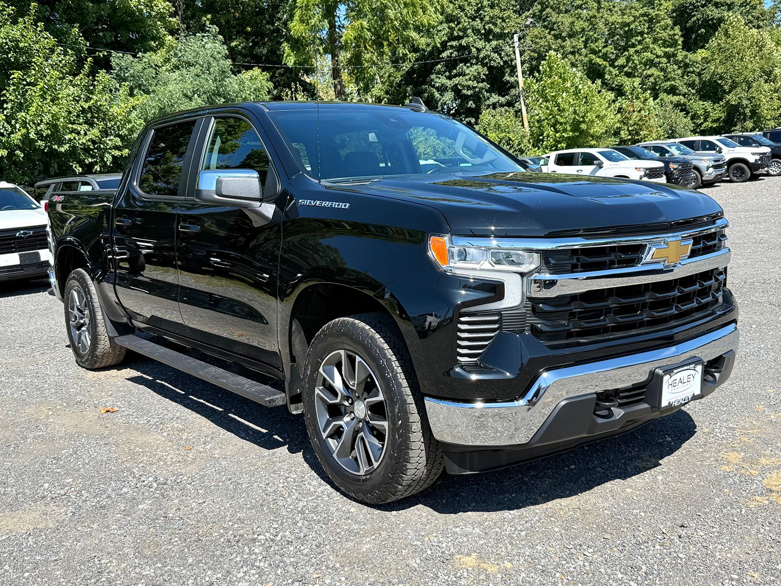 Photo view of 2023 Chevrolet Silverado 1500 in Black