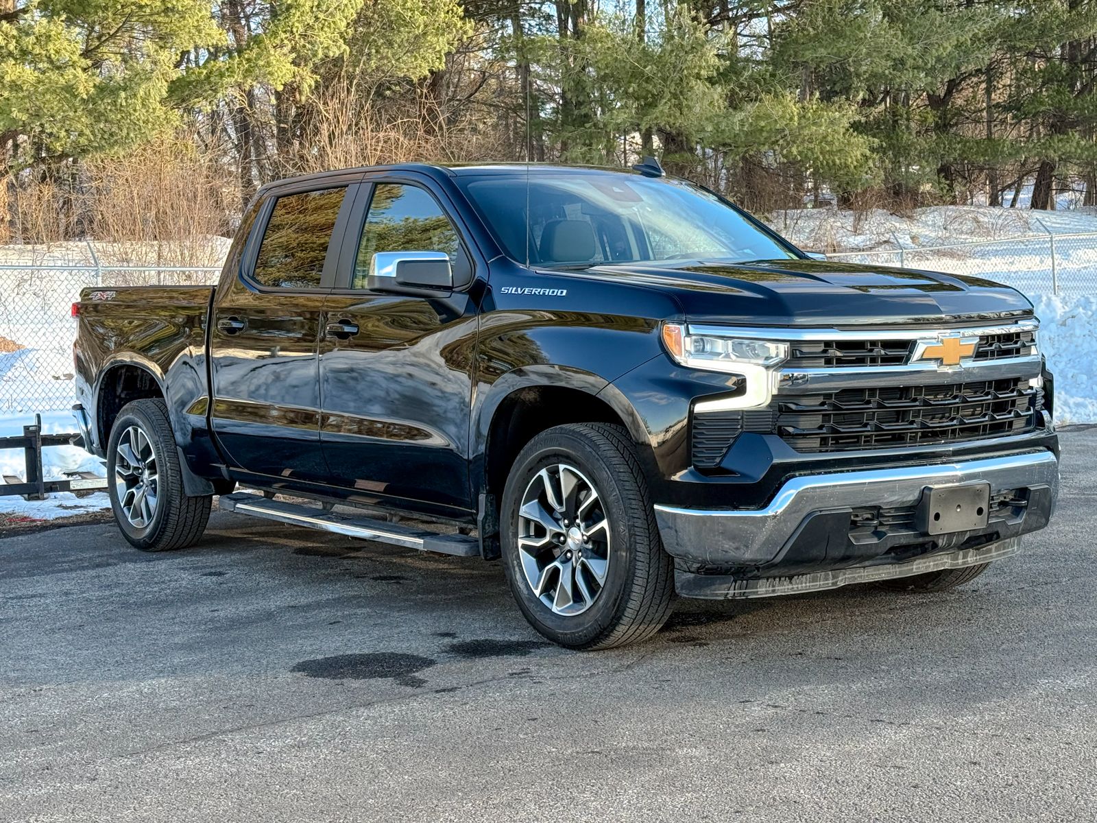 Photo view of 2024 Chevrolet Silverado 1500 in Black