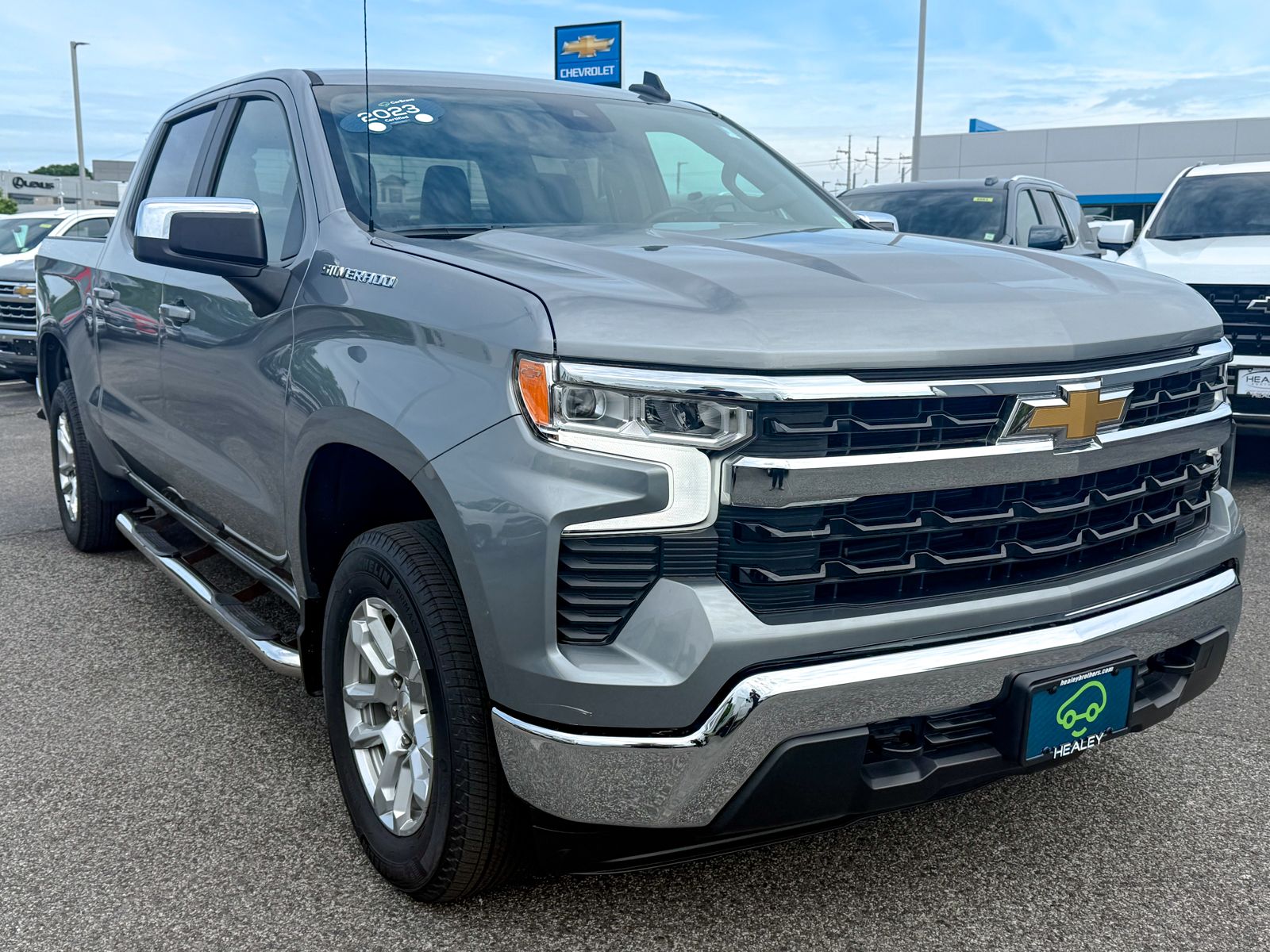 Photo view of 2023 Chevrolet Silverado 1500 in Gray