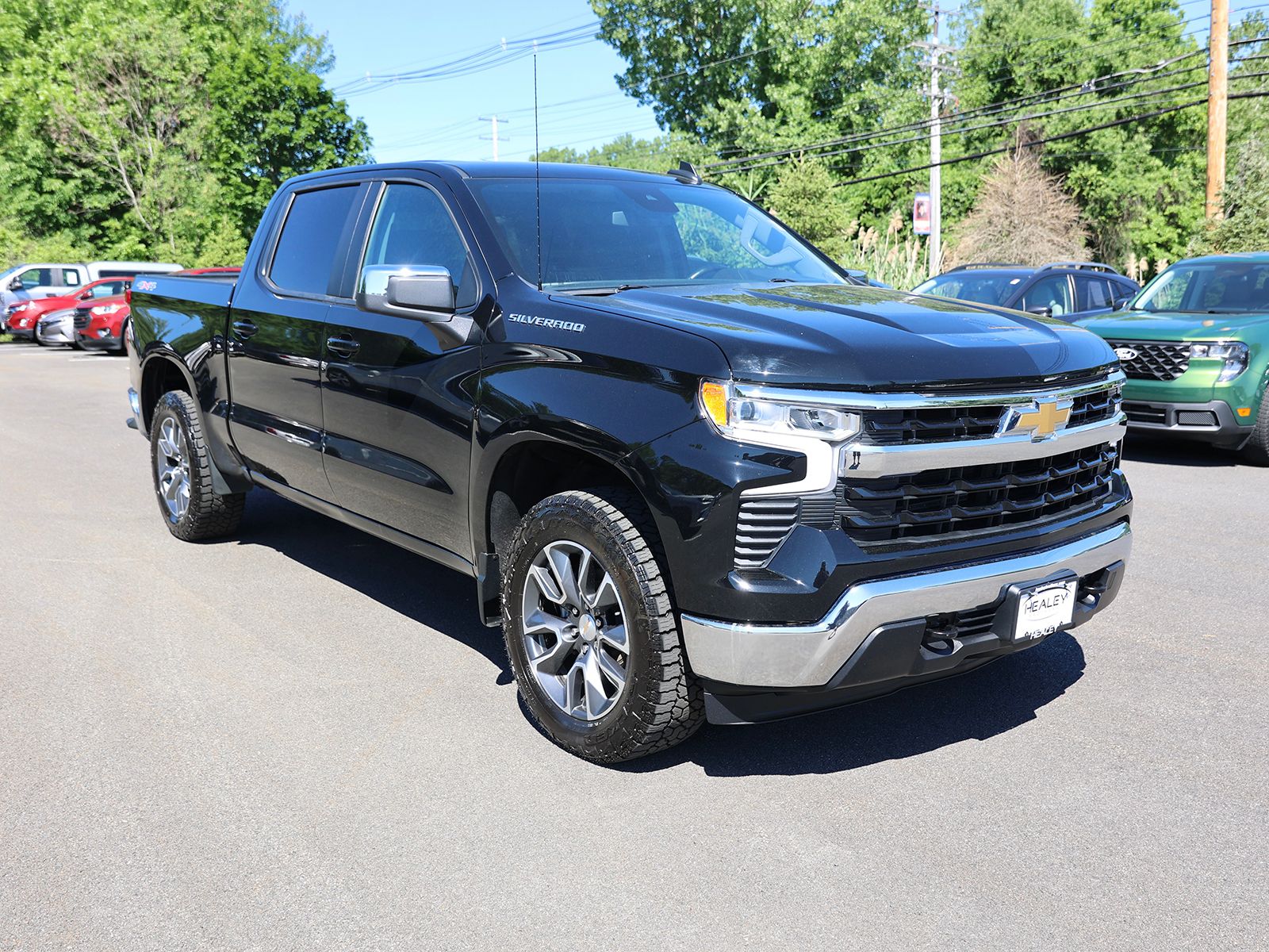 Photo view of 2024 Chevrolet Silverado 1500 in Black