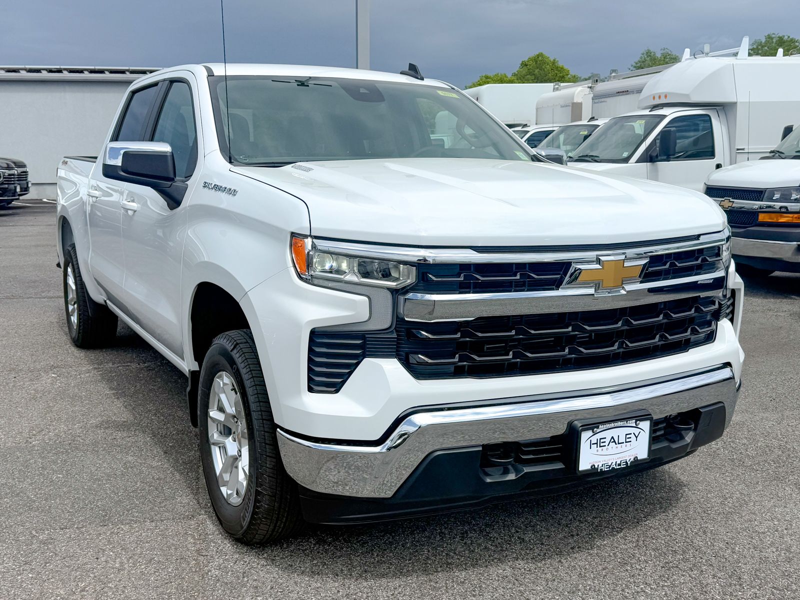 Photo view of 2026 Chevrolet Silverado 1500 in White