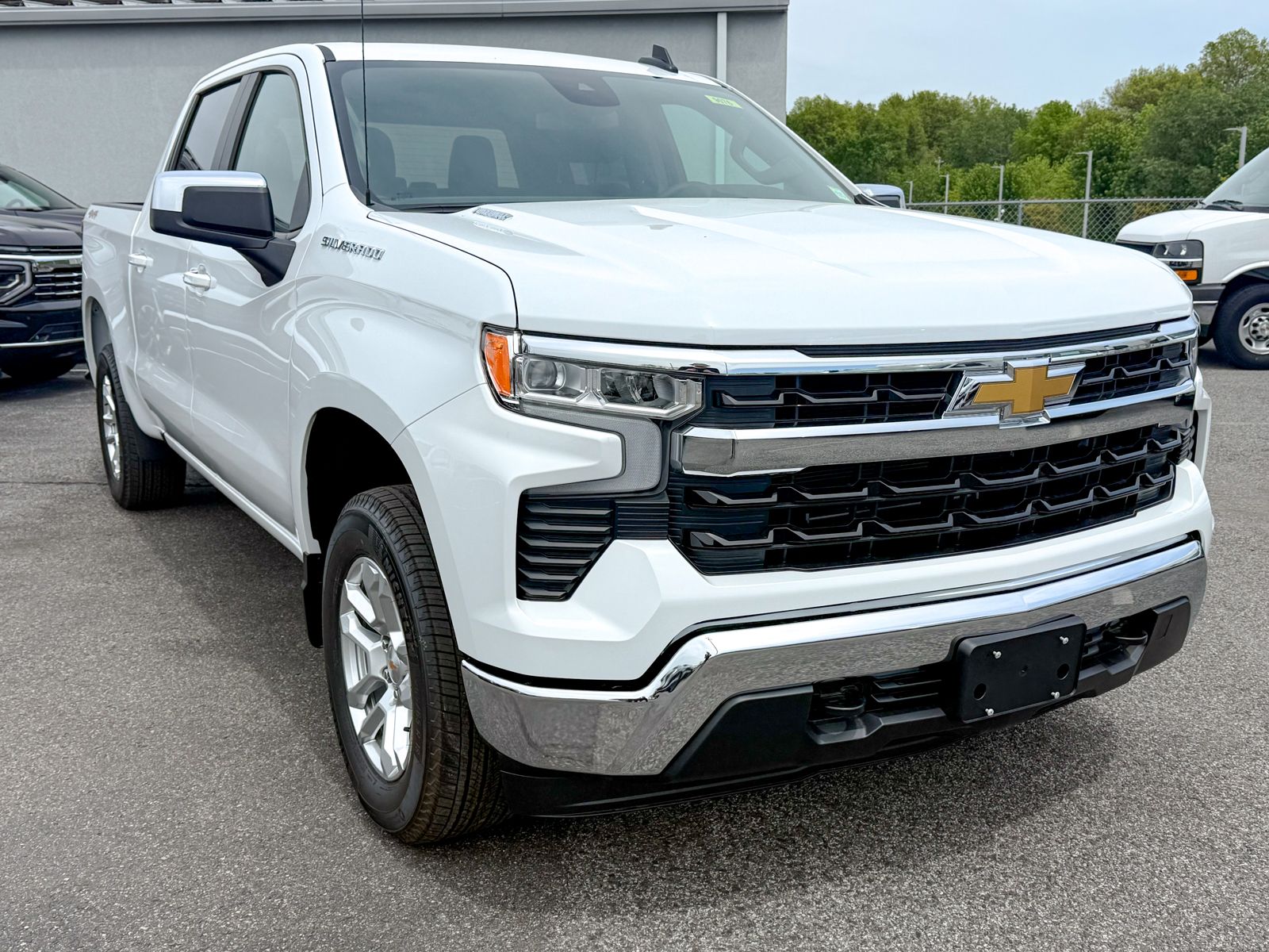 Photo view of 2026 Chevrolet Silverado 1500 in White