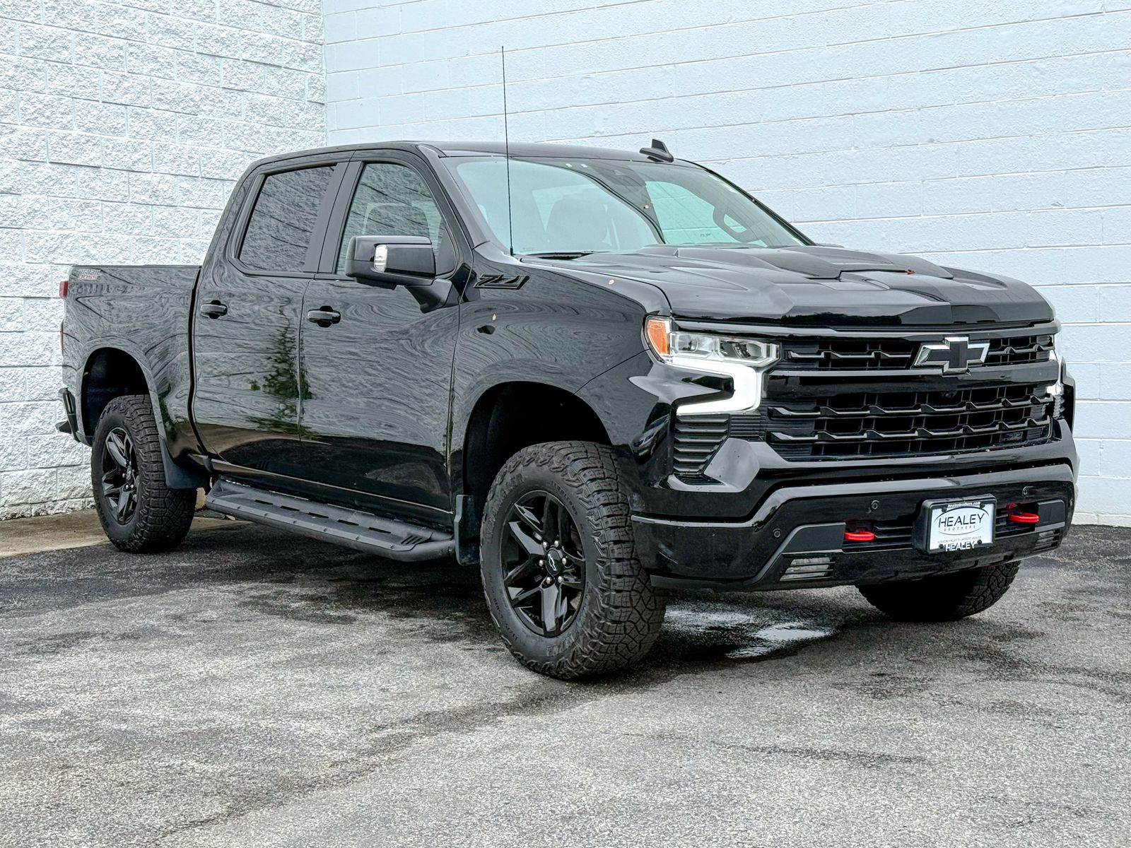 Photo view of 2024 Chevrolet Silverado 1500 in Black