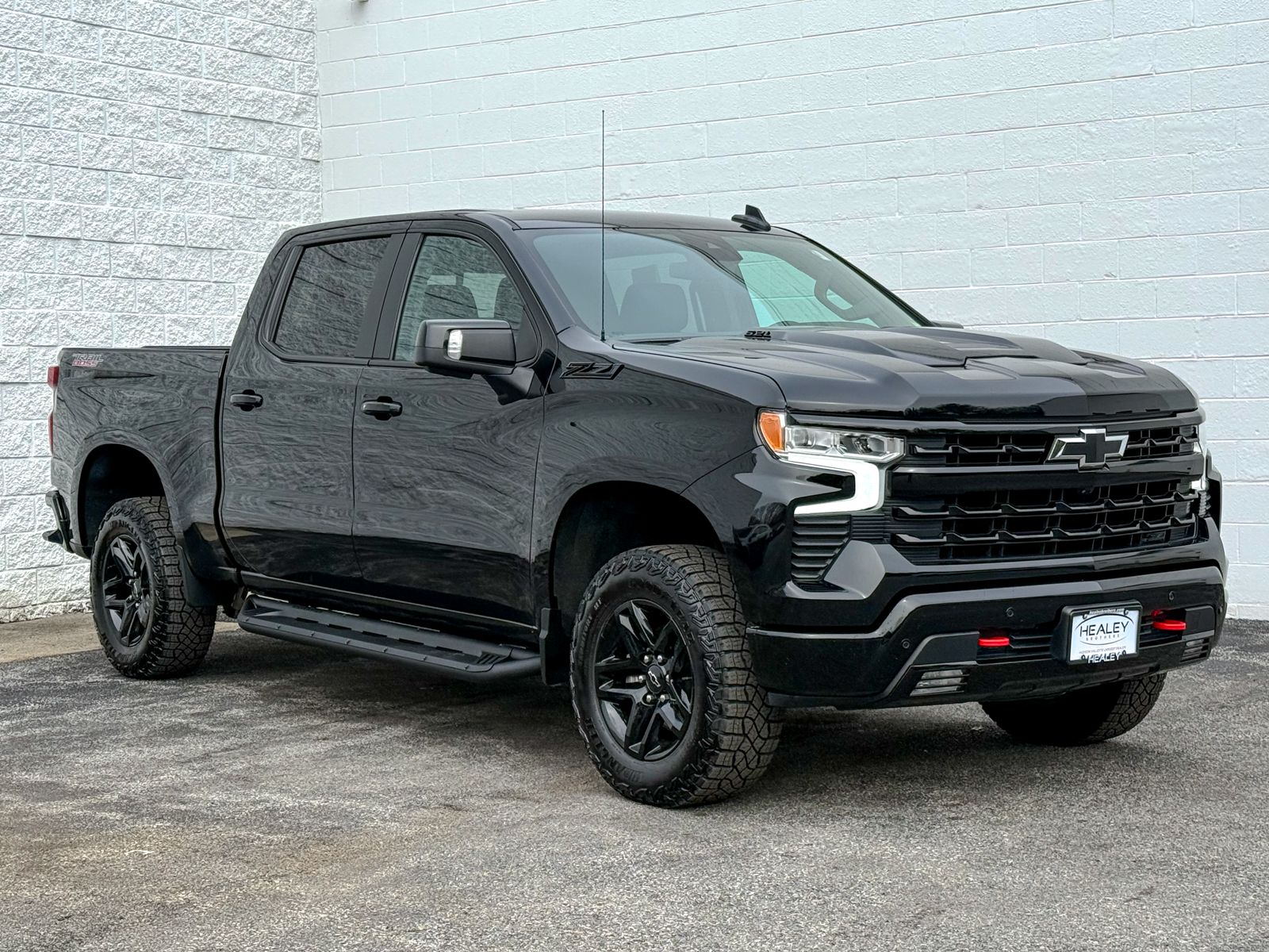 Photo view of 2024 Chevrolet Silverado 1500 in Black