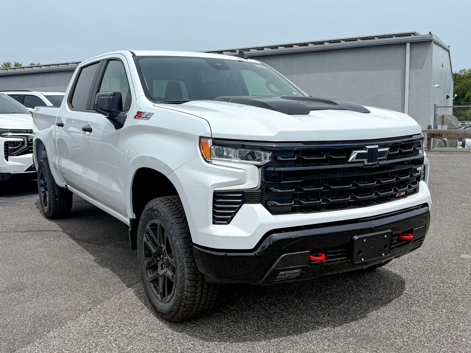 Photo view of 2026 Chevrolet Silverado 1500 in White