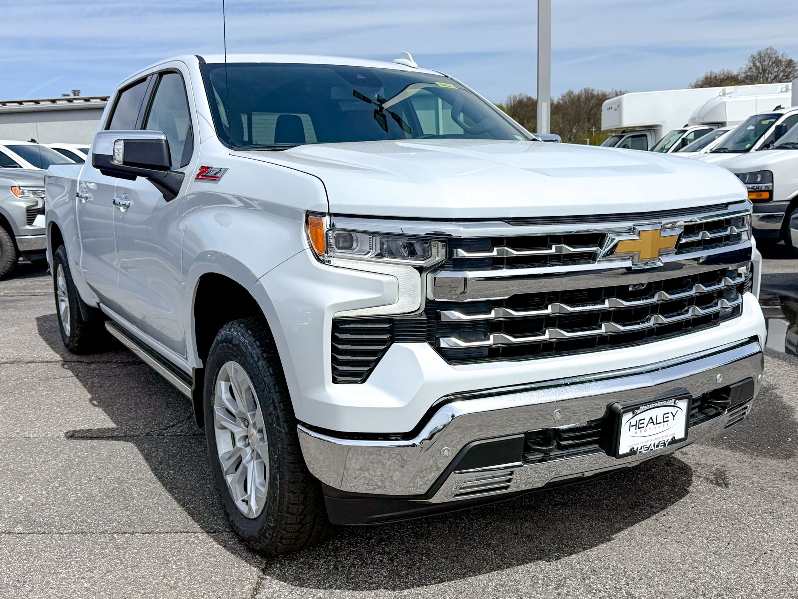 Photo view of 2026 Chevrolet Silverado 1500 in White