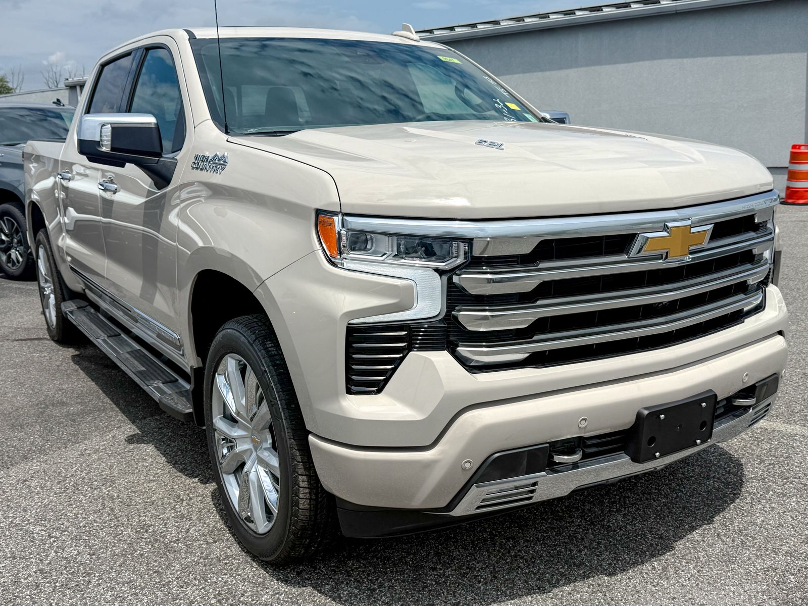 Photo view of 2026 Chevrolet Silverado 1500 in White