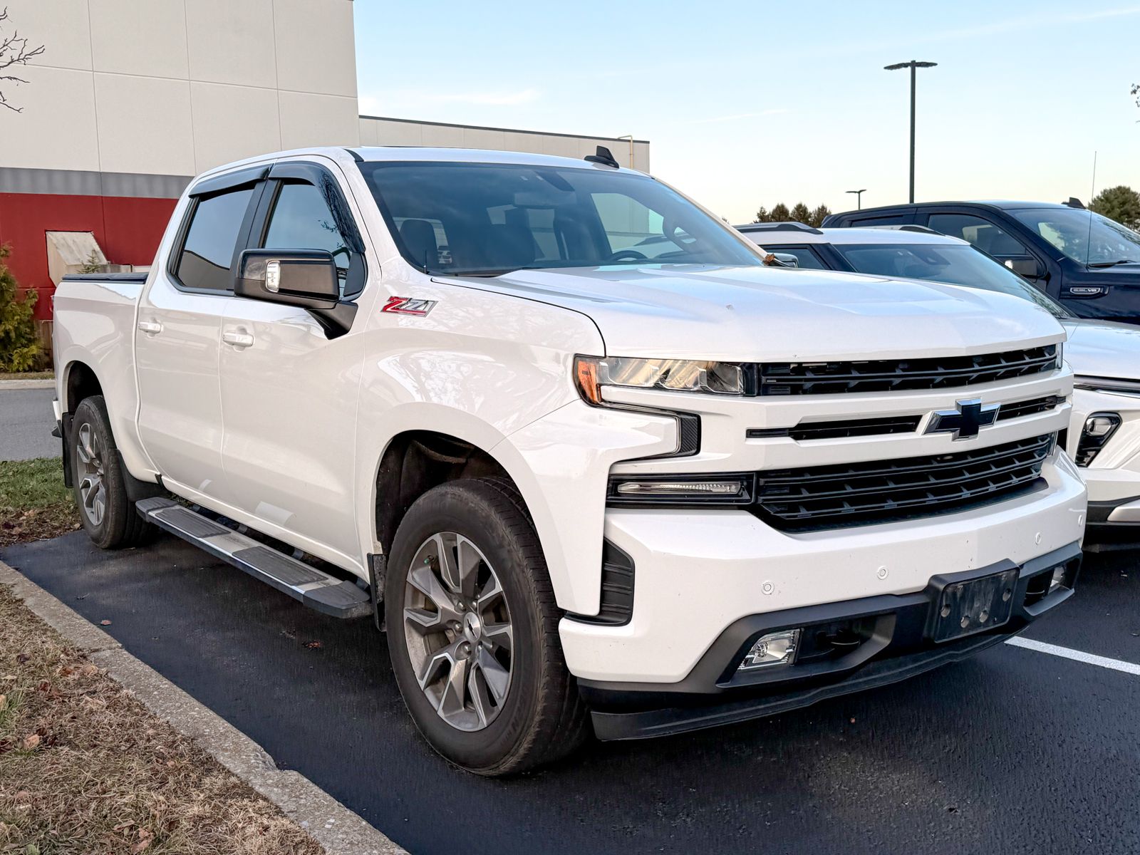 Photo view of 2019 Chevrolet Silverado 1500 in White