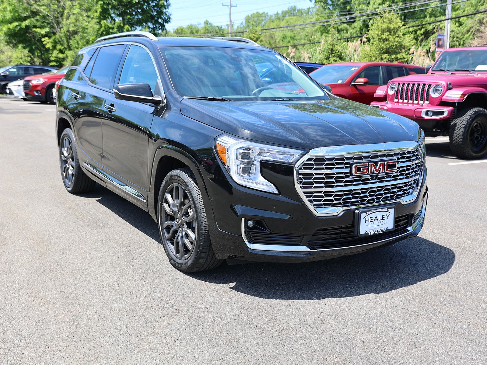 Photo view of 2022 GMC Terrain in Black