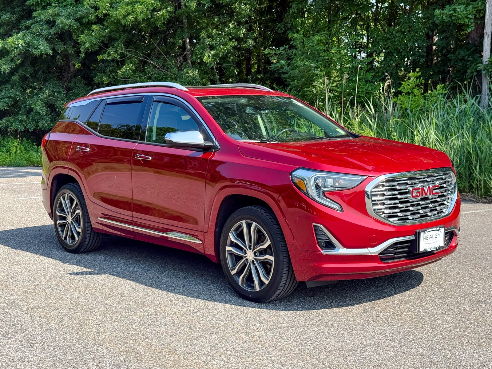 Photo view of 2019 GMC Terrain in Red