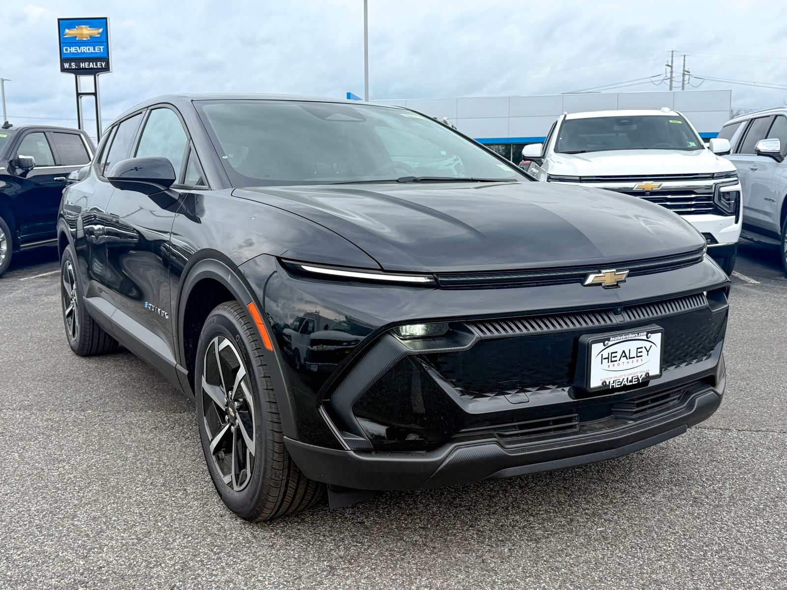 Photo view of 2026 Chevrolet Equinox EV in Black