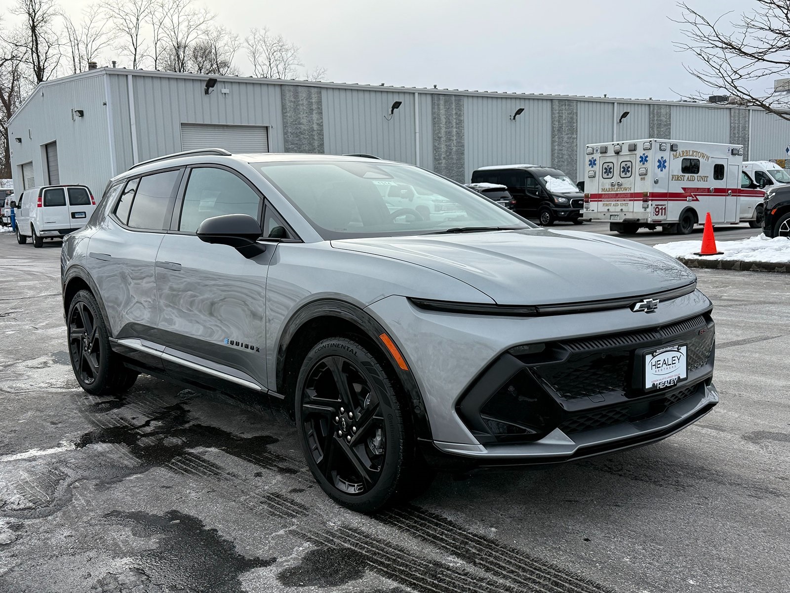 Photo view of 2025 Chevrolet Equinox EV in Gray