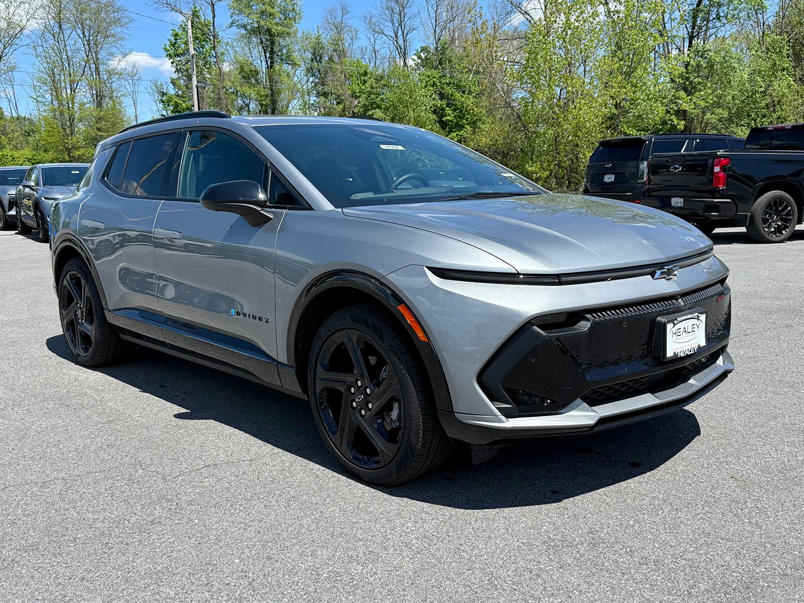 Photo view of 2025 Chevrolet Equinox EV in Gray