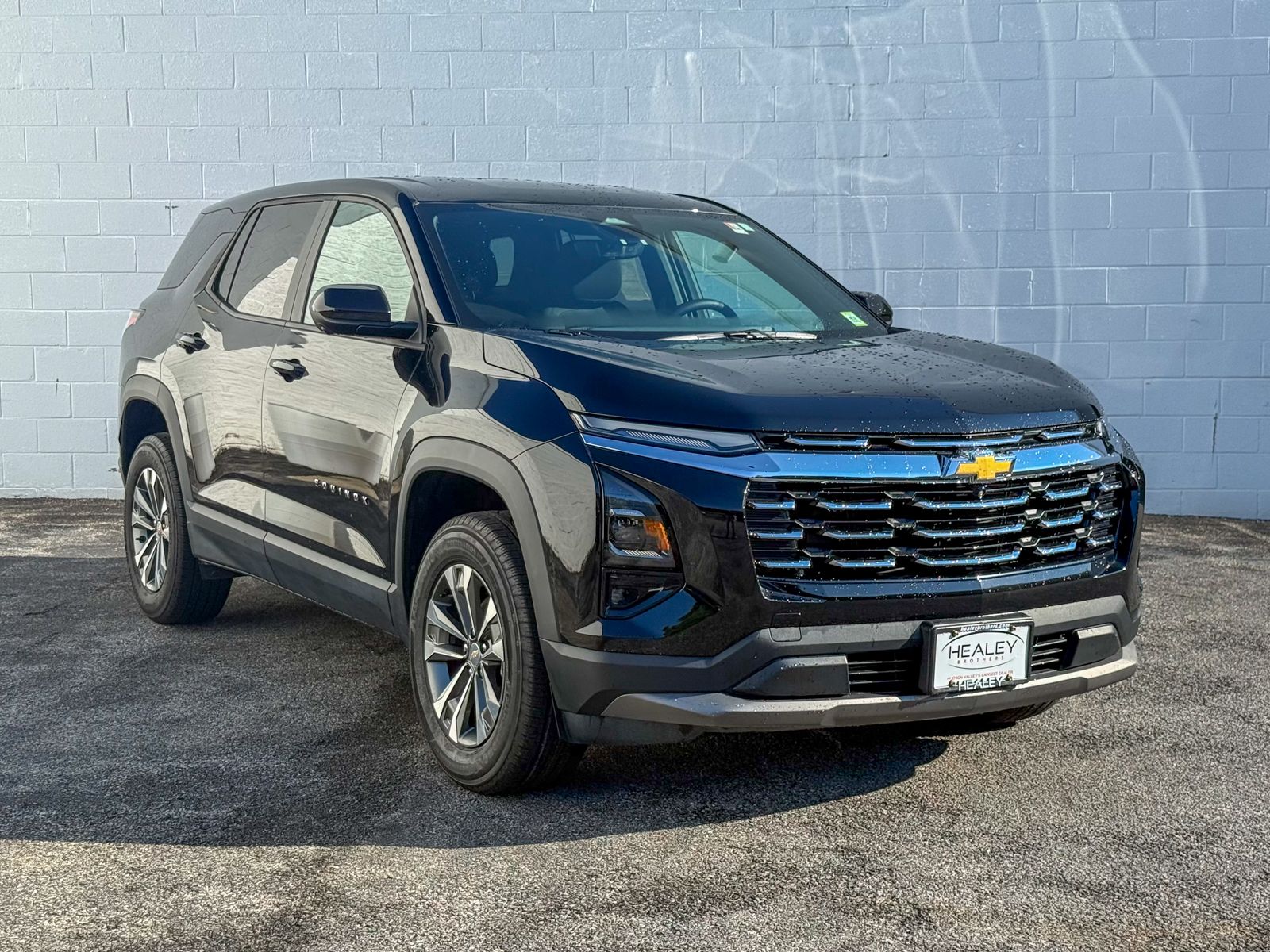 Photo view of 2025 Chevrolet Equinox in Black
