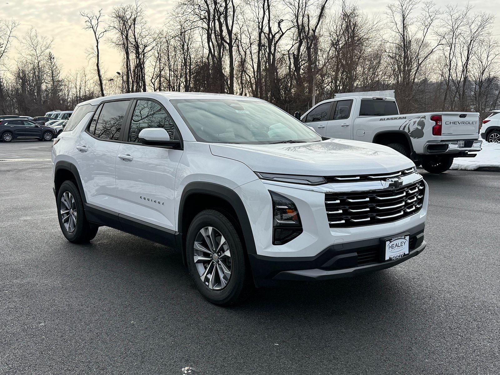 Photo view of 2026 Chevrolet Equinox in White