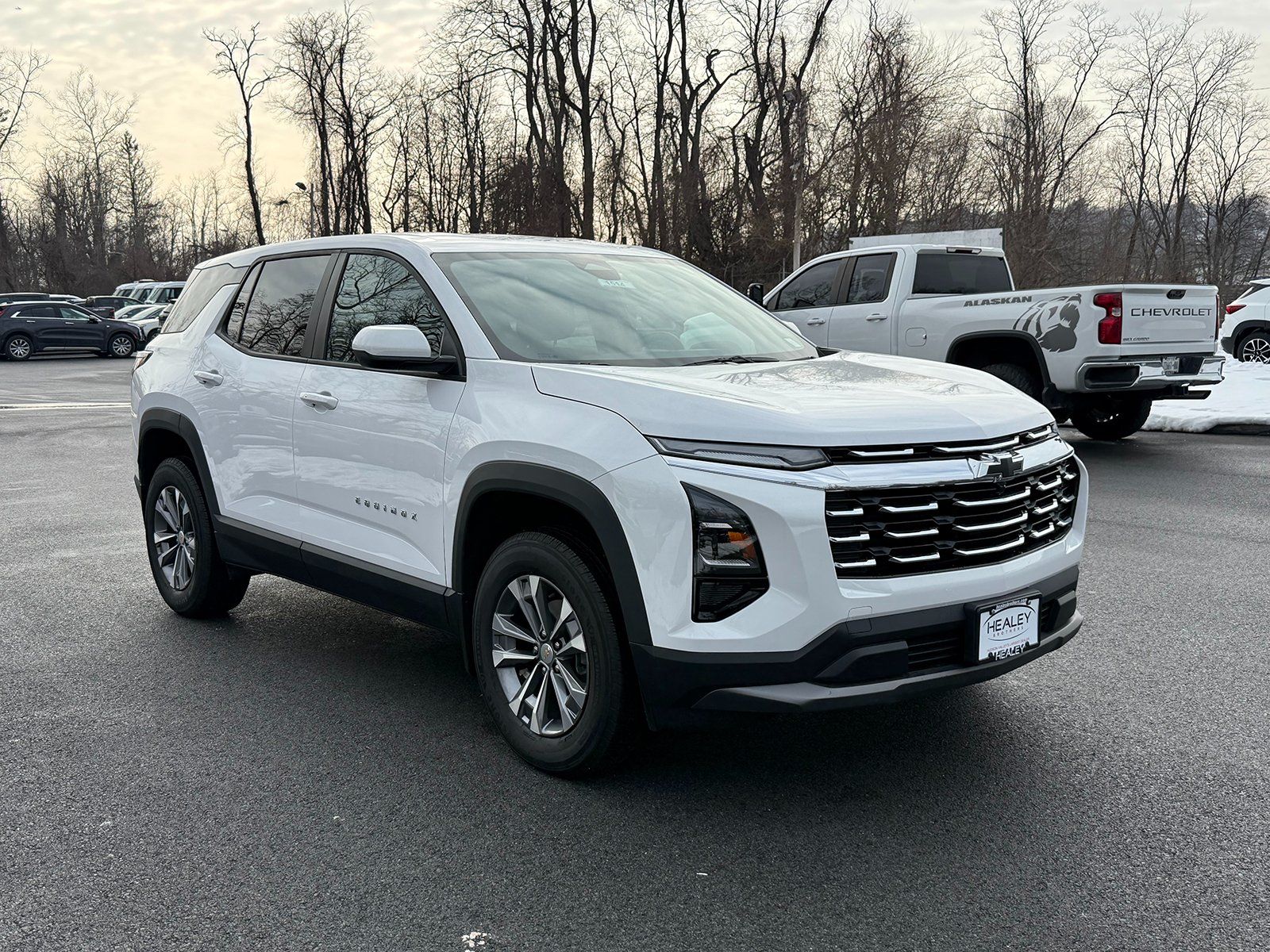 Photo view of 2026 Chevrolet Equinox in White