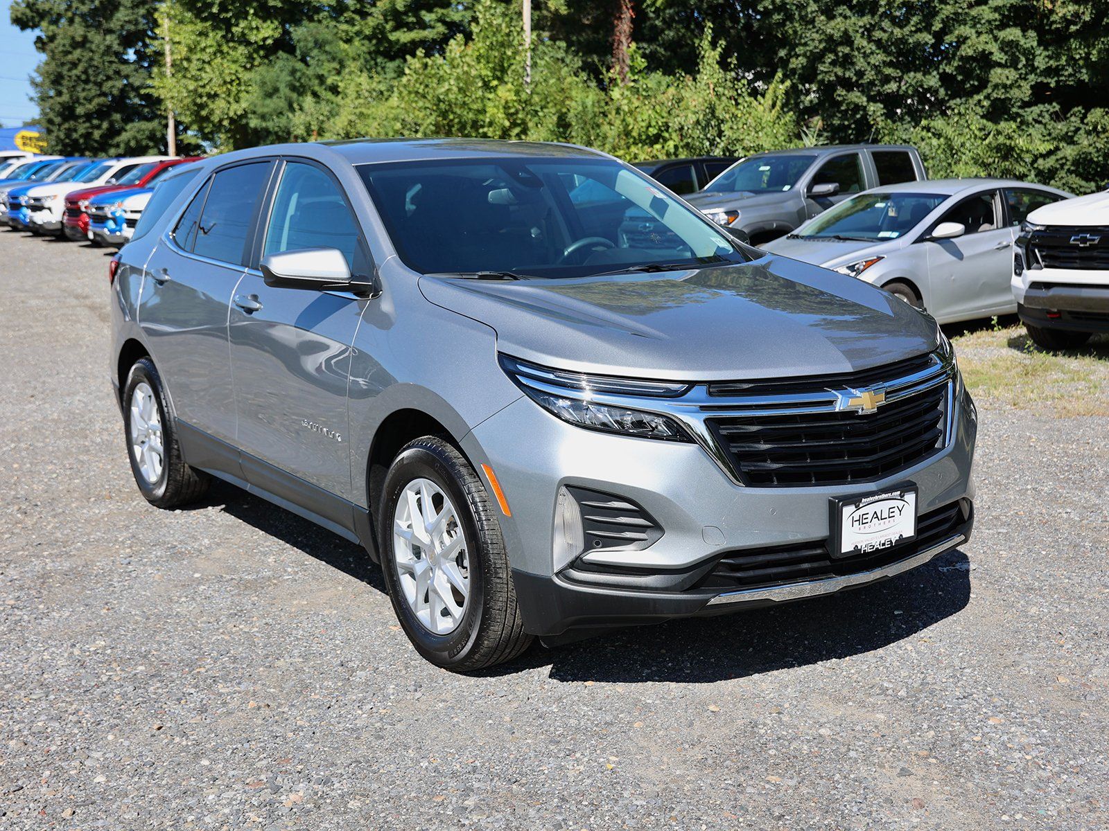 Photo view of 2023 Chevrolet Equinox in Gray