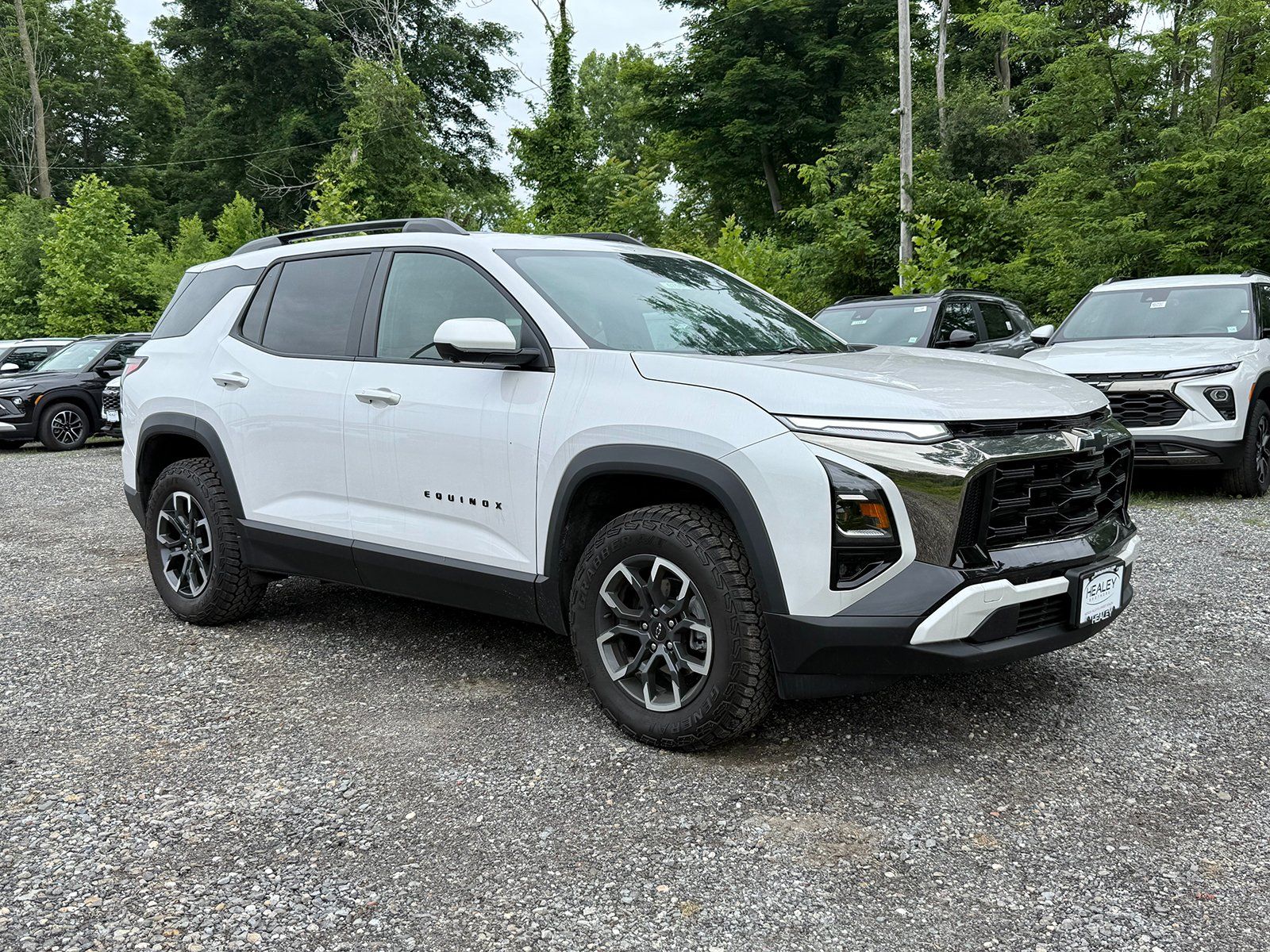 Photo view of 2025 Chevrolet Equinox in White