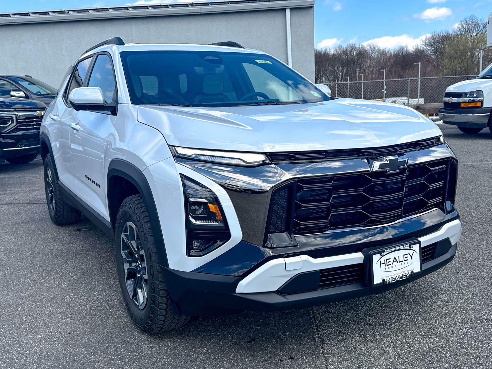 Photo view of 2026 Chevrolet Equinox in White