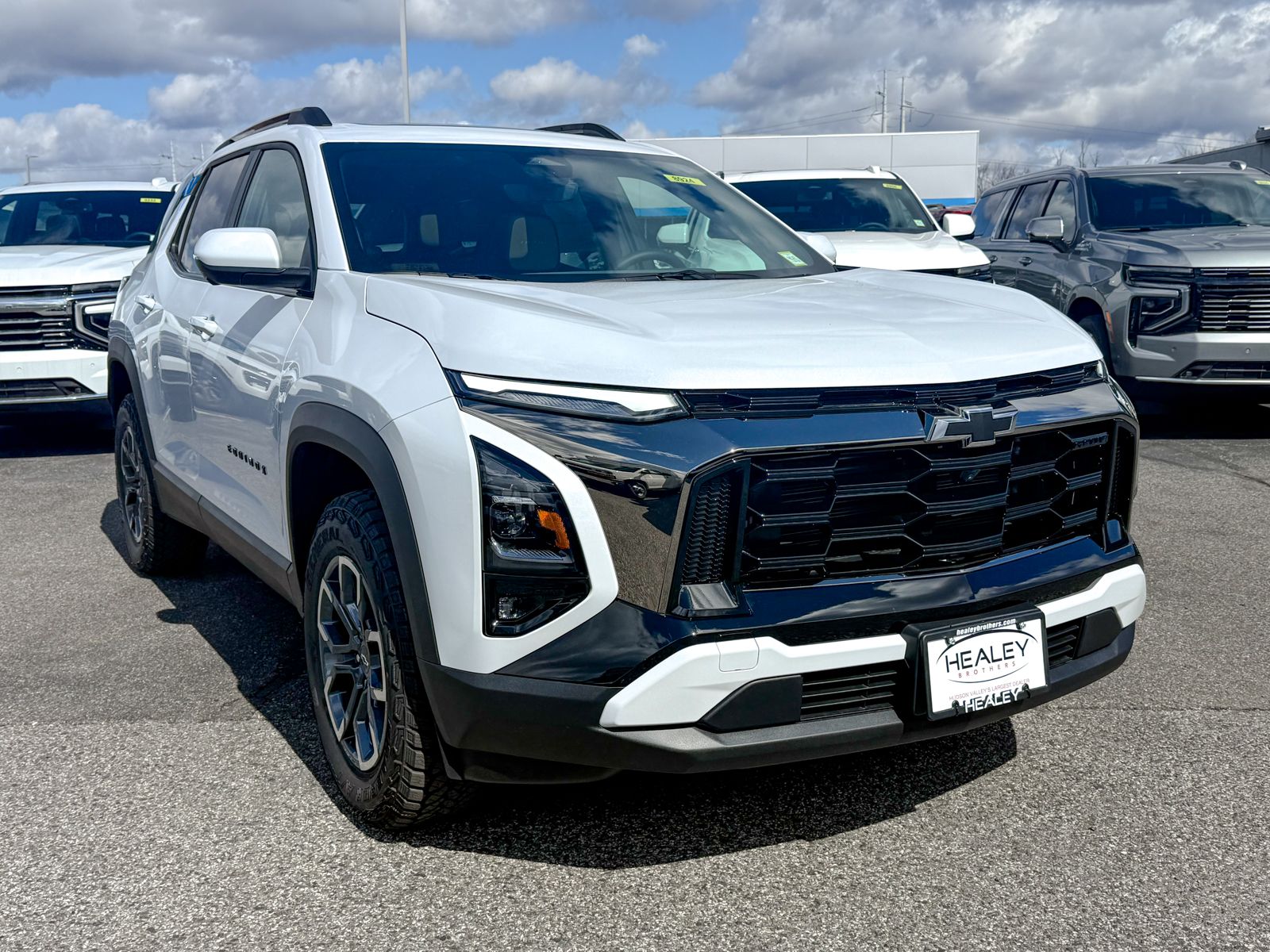 Photo view of 2026 Chevrolet Equinox in White