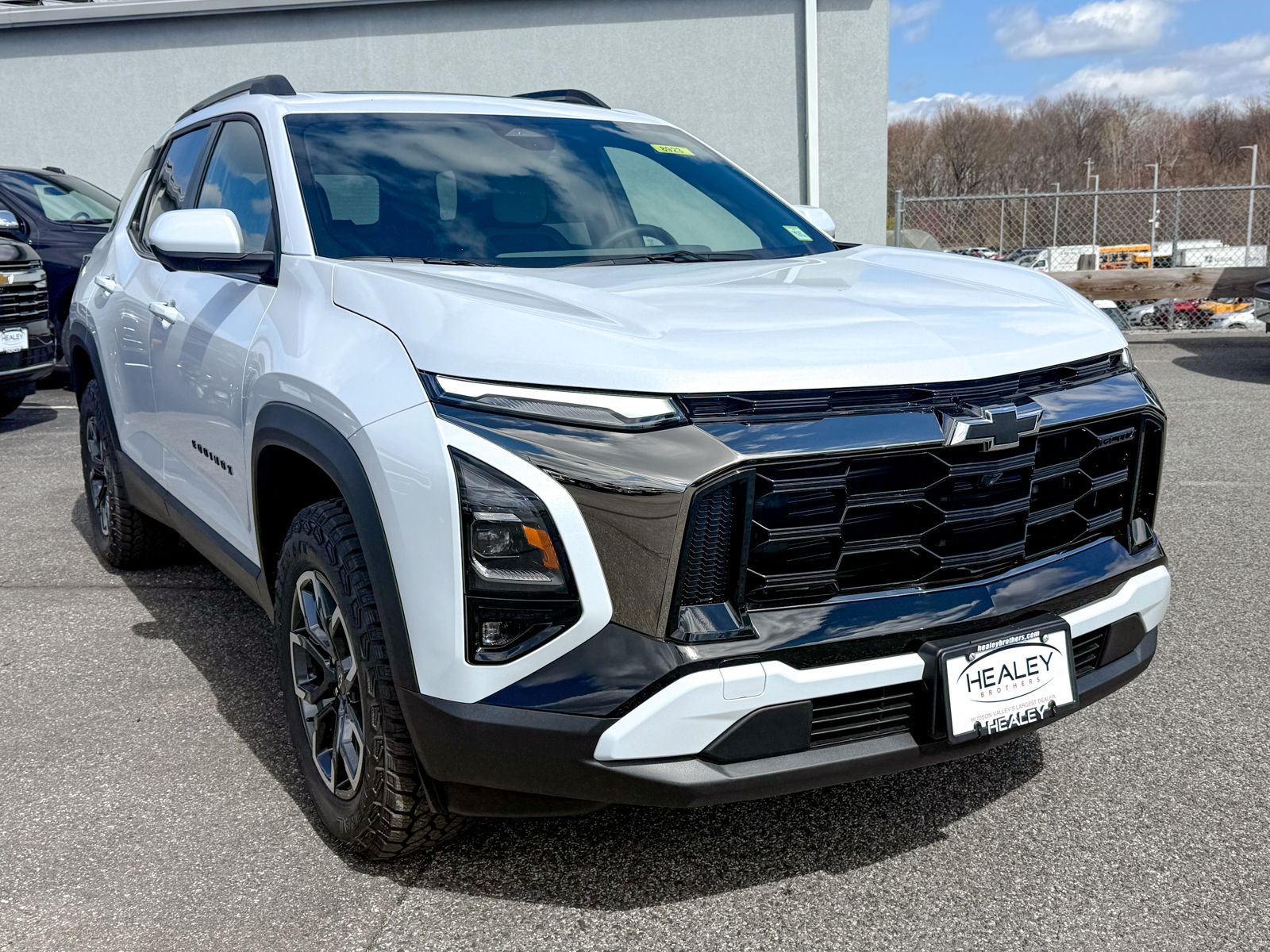 Photo view of 2026 Chevrolet Equinox in White