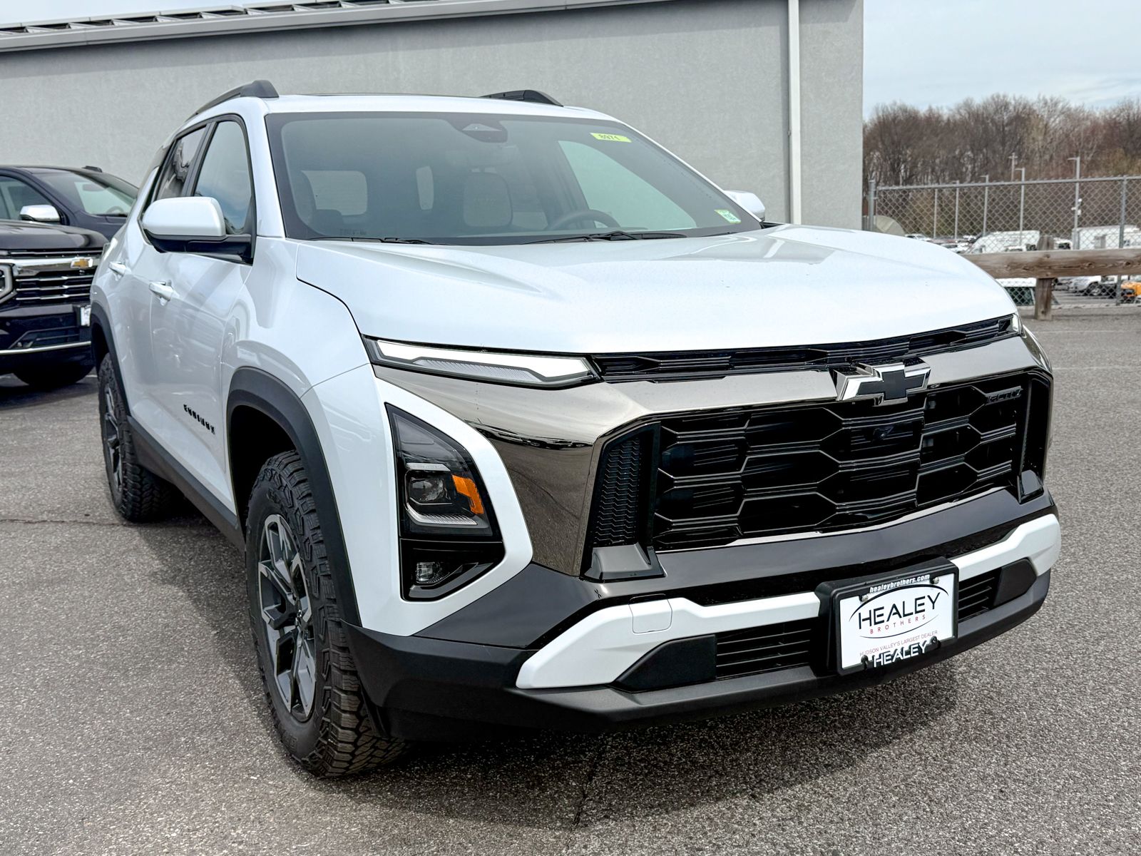 Photo view of 2026 Chevrolet Equinox in White