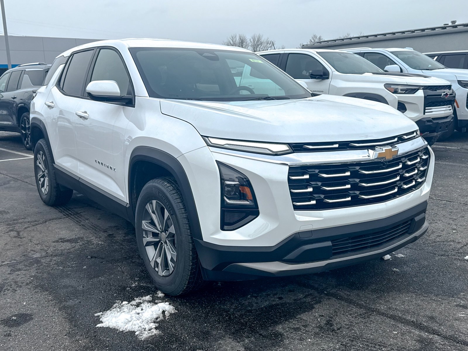 Photo view of 2026 Chevrolet Equinox in White