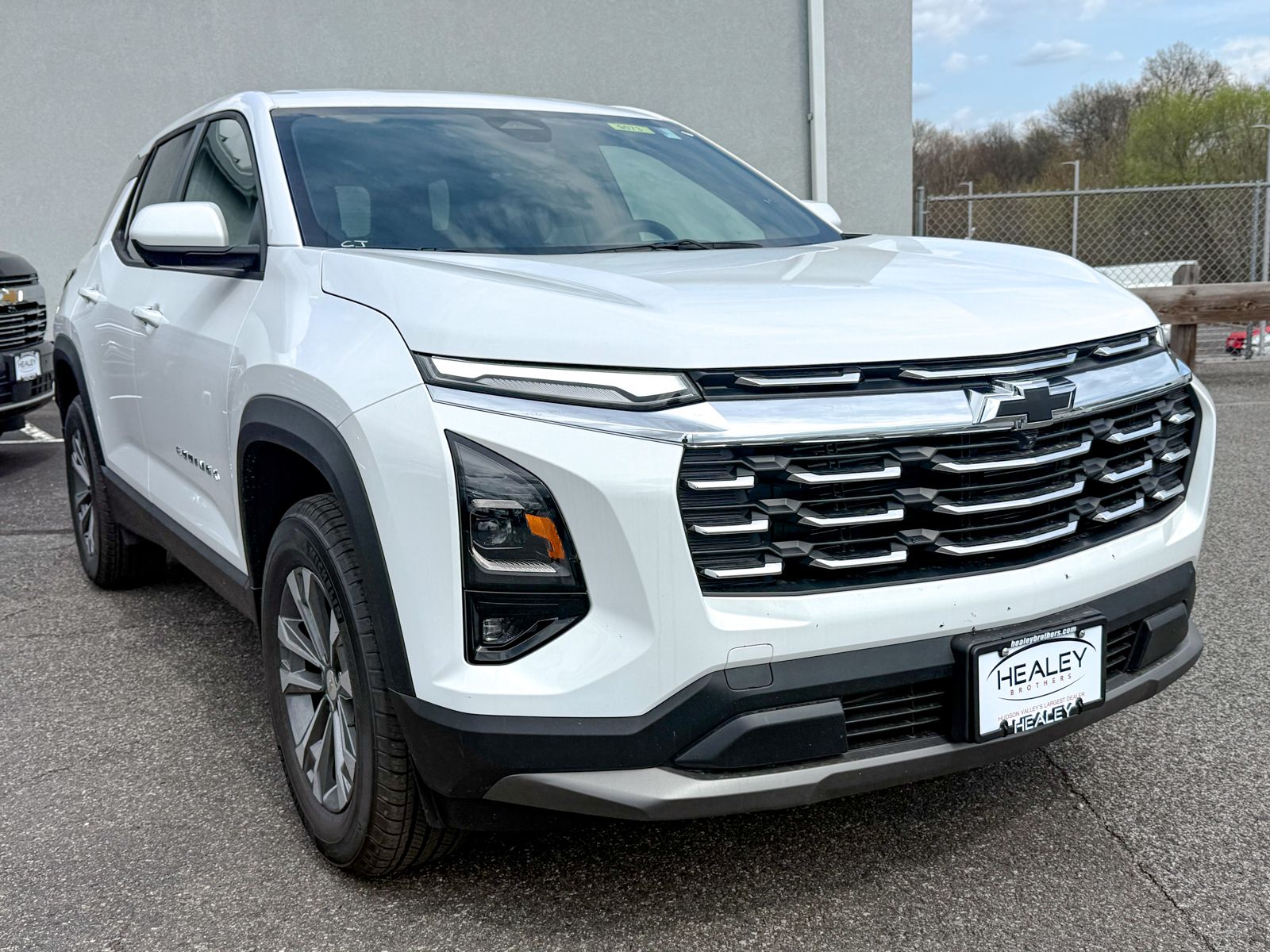 Photo view of 2026 Chevrolet Equinox in White