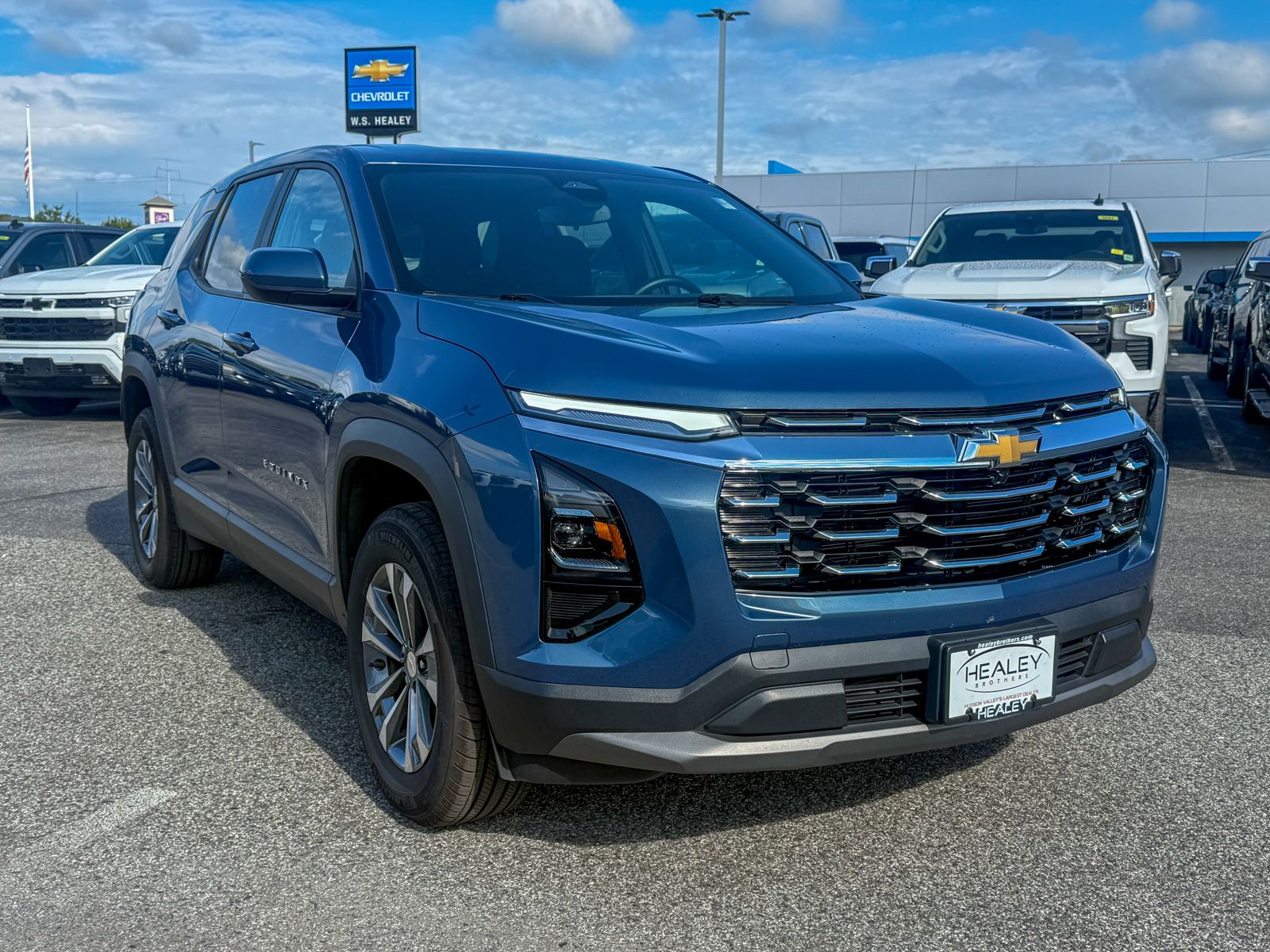 Photo view of 2026 Chevrolet Equinox in Blue