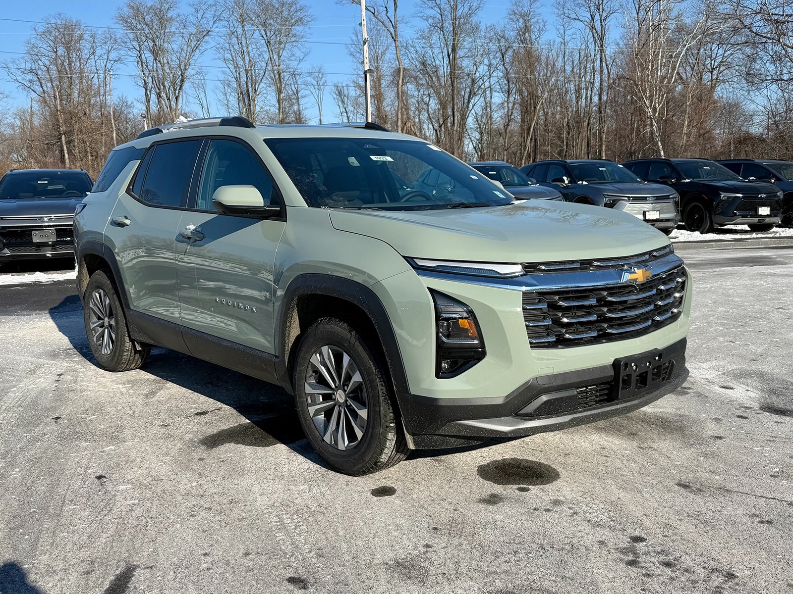 Photo view of 2026 Chevrolet Equinox in Green