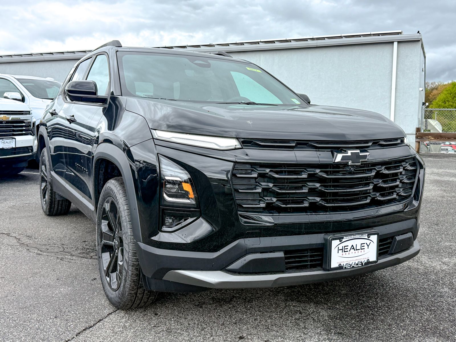 Photo view of 2026 Chevrolet Equinox in Black