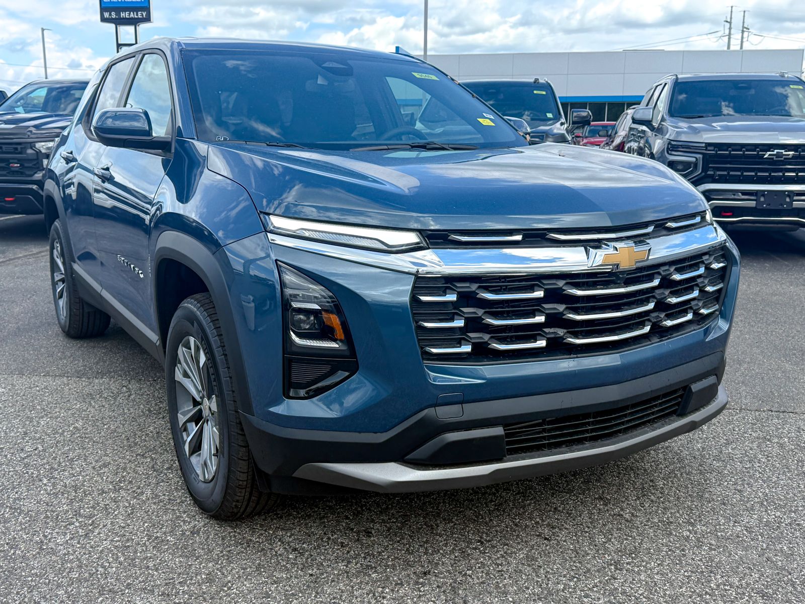 Photo view of 2026 Chevrolet Equinox in Blue