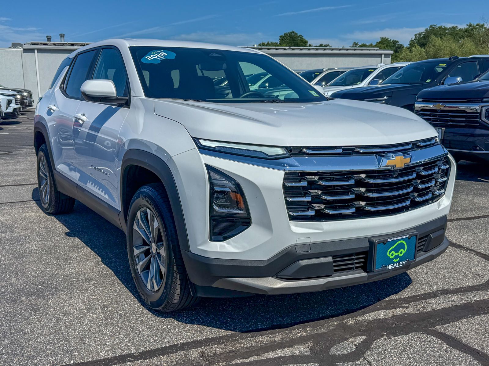 Photo view of 2026 Chevrolet Equinox in White