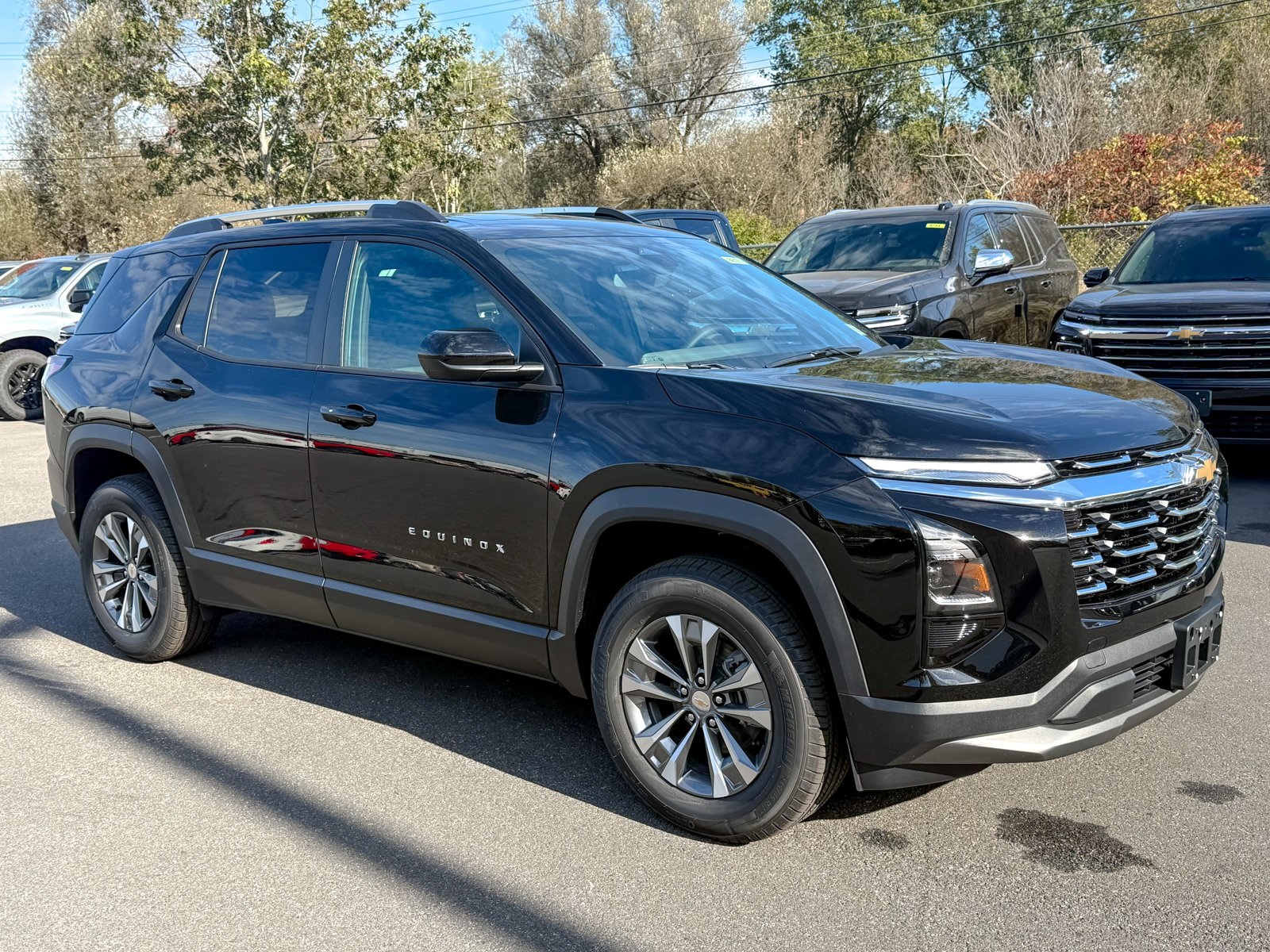 Photo view of 2026 Chevrolet Equinox in Black