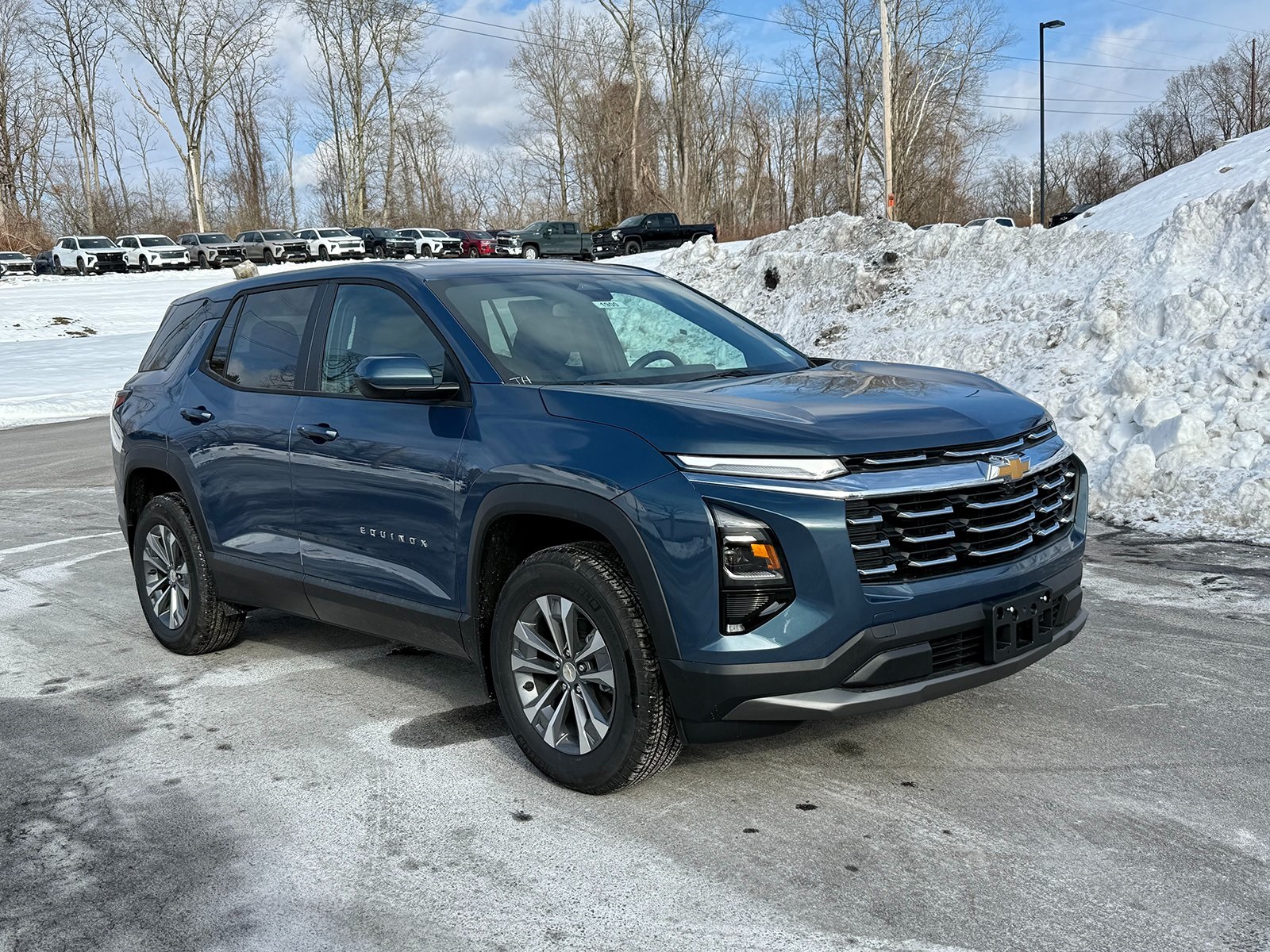 Photo view of 2026 Chevrolet Equinox in Blue