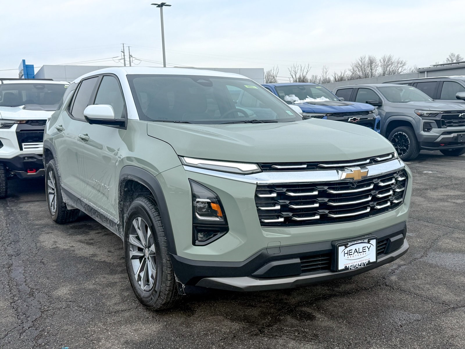 Photo view of 2026 Chevrolet Equinox in Green