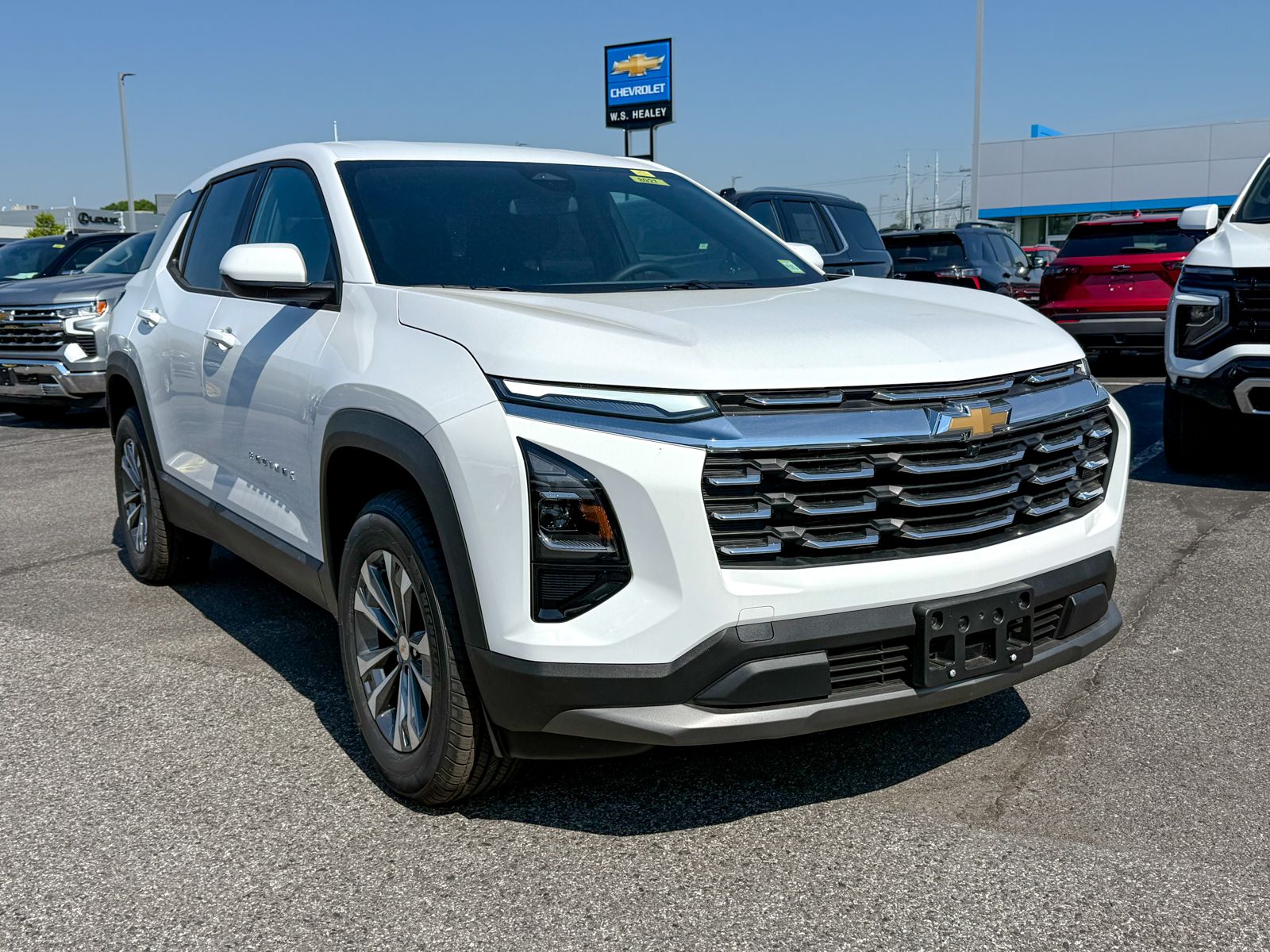 Photo view of 2026 Chevrolet Equinox in White